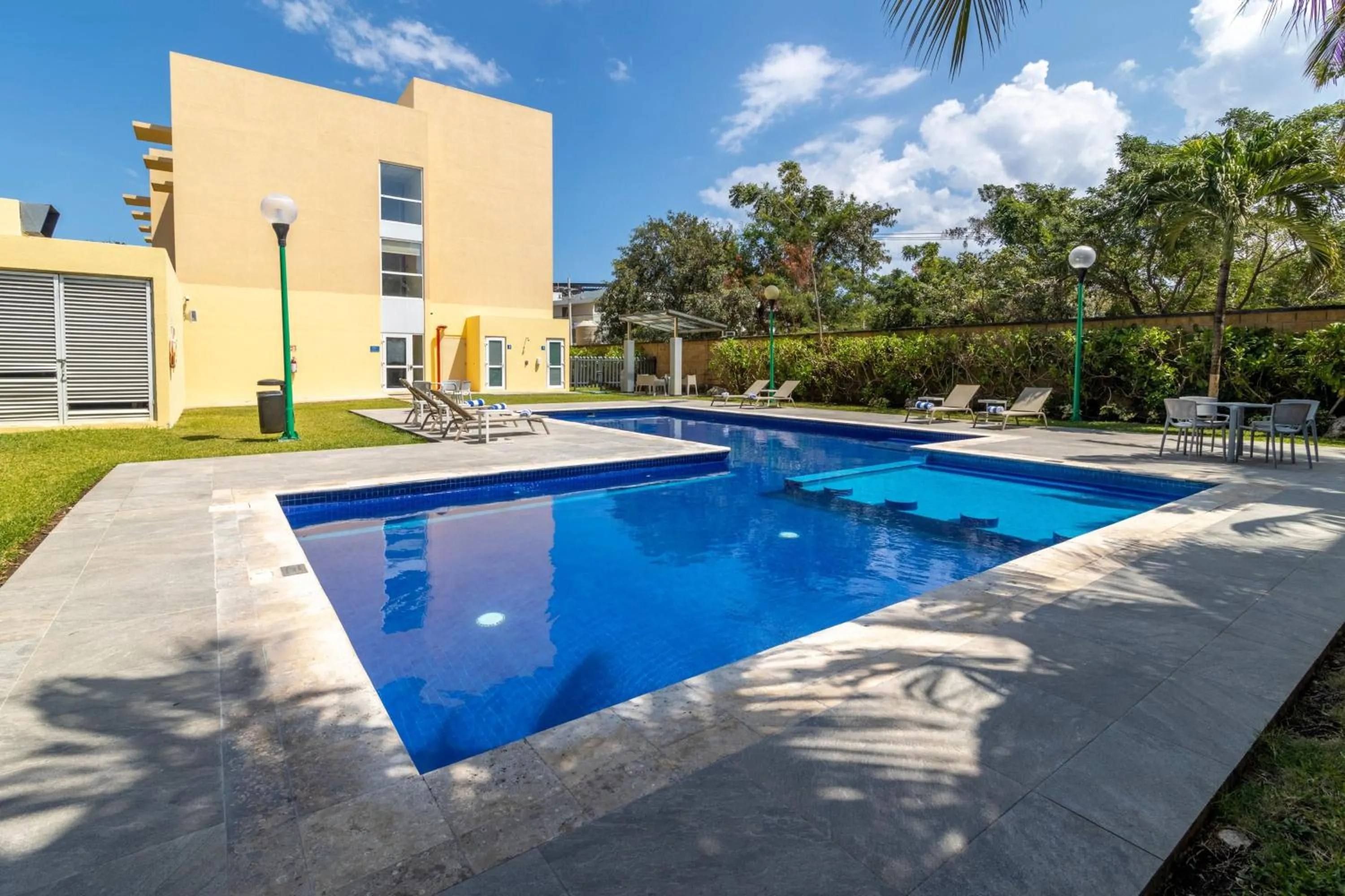 Swimming pool in City Express by Marriott Playa del Carmen