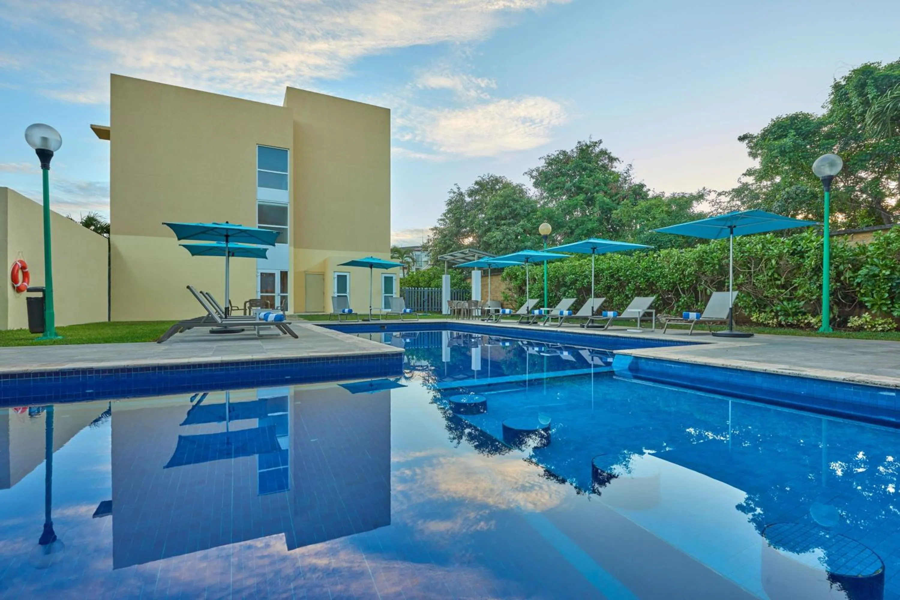 Swimming pool in City Express by Marriott Playa del Carmen