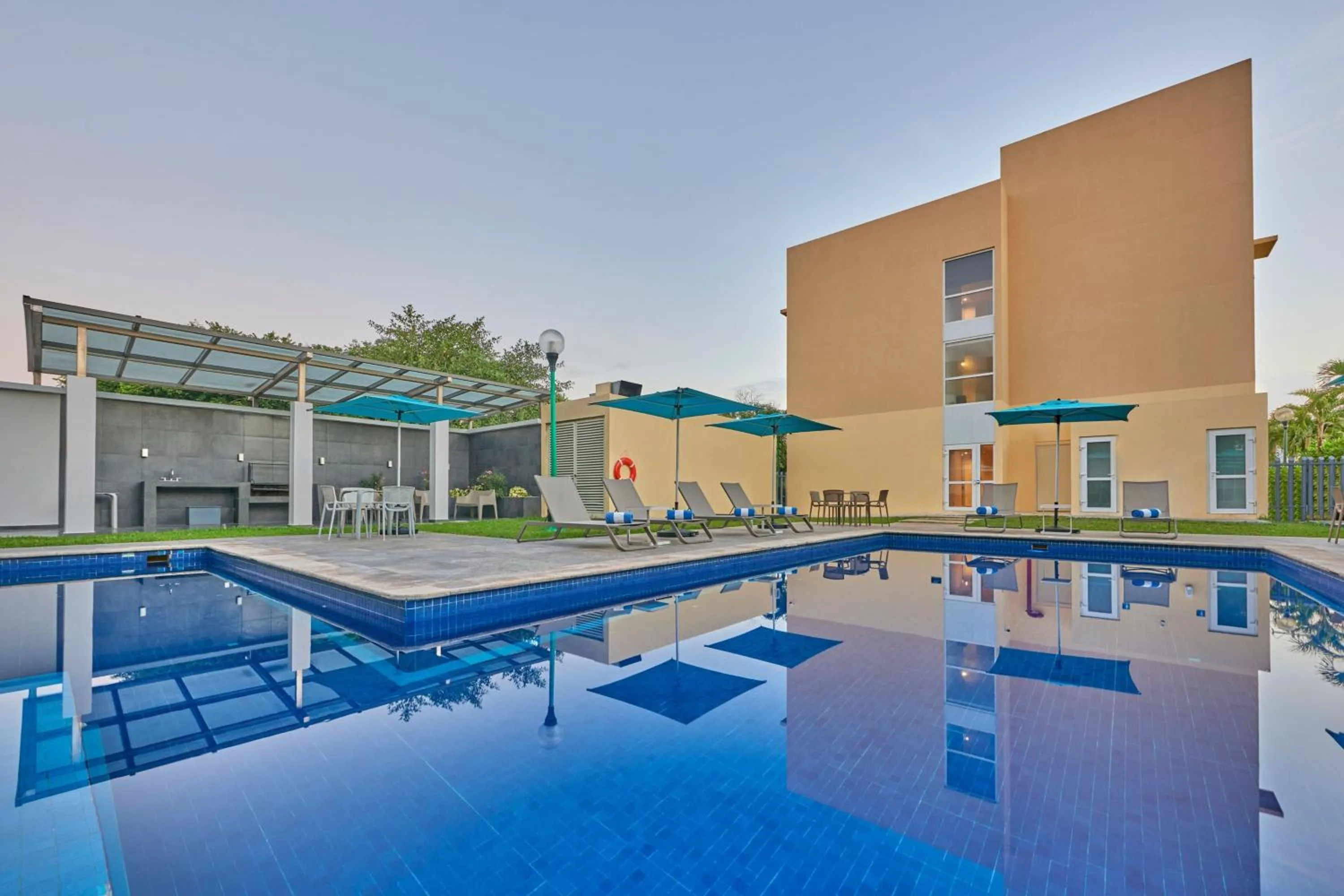 Swimming pool in City Express by Marriott Playa del Carmen