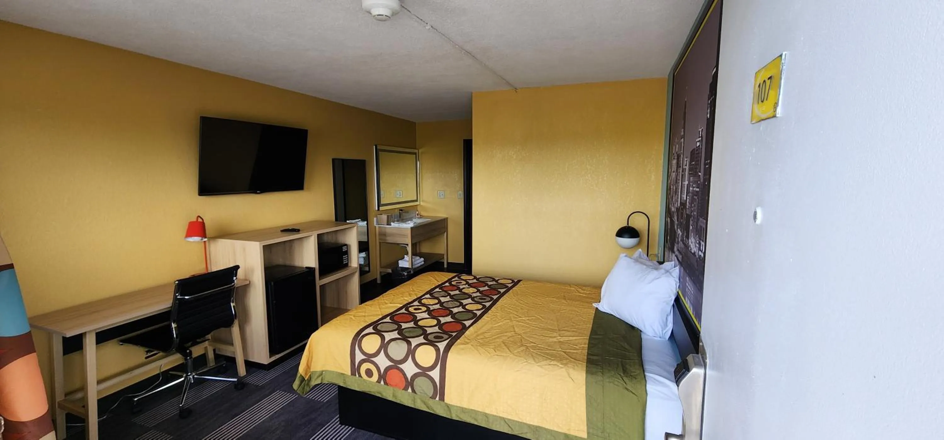 Guests in Super 8 by Wyndham Vandalia/Dayton International Airport