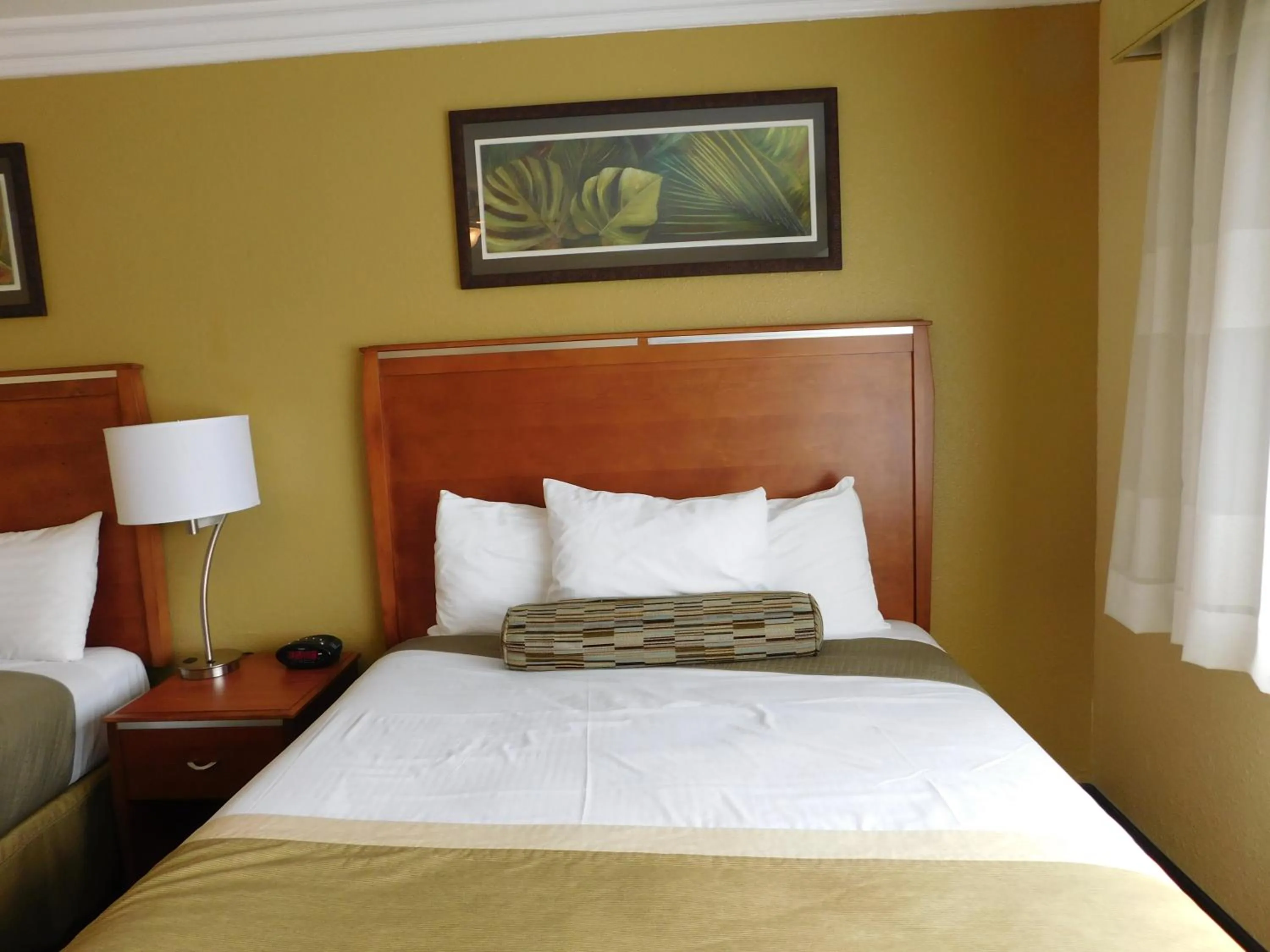 Bed in Deer Haven Inn