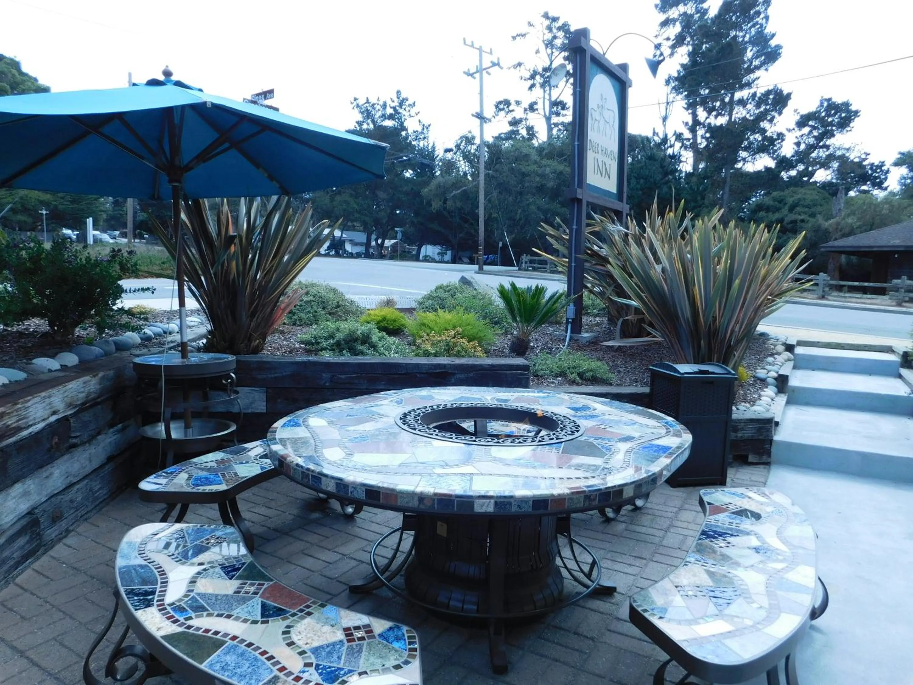 Property building in Deer Haven Inn