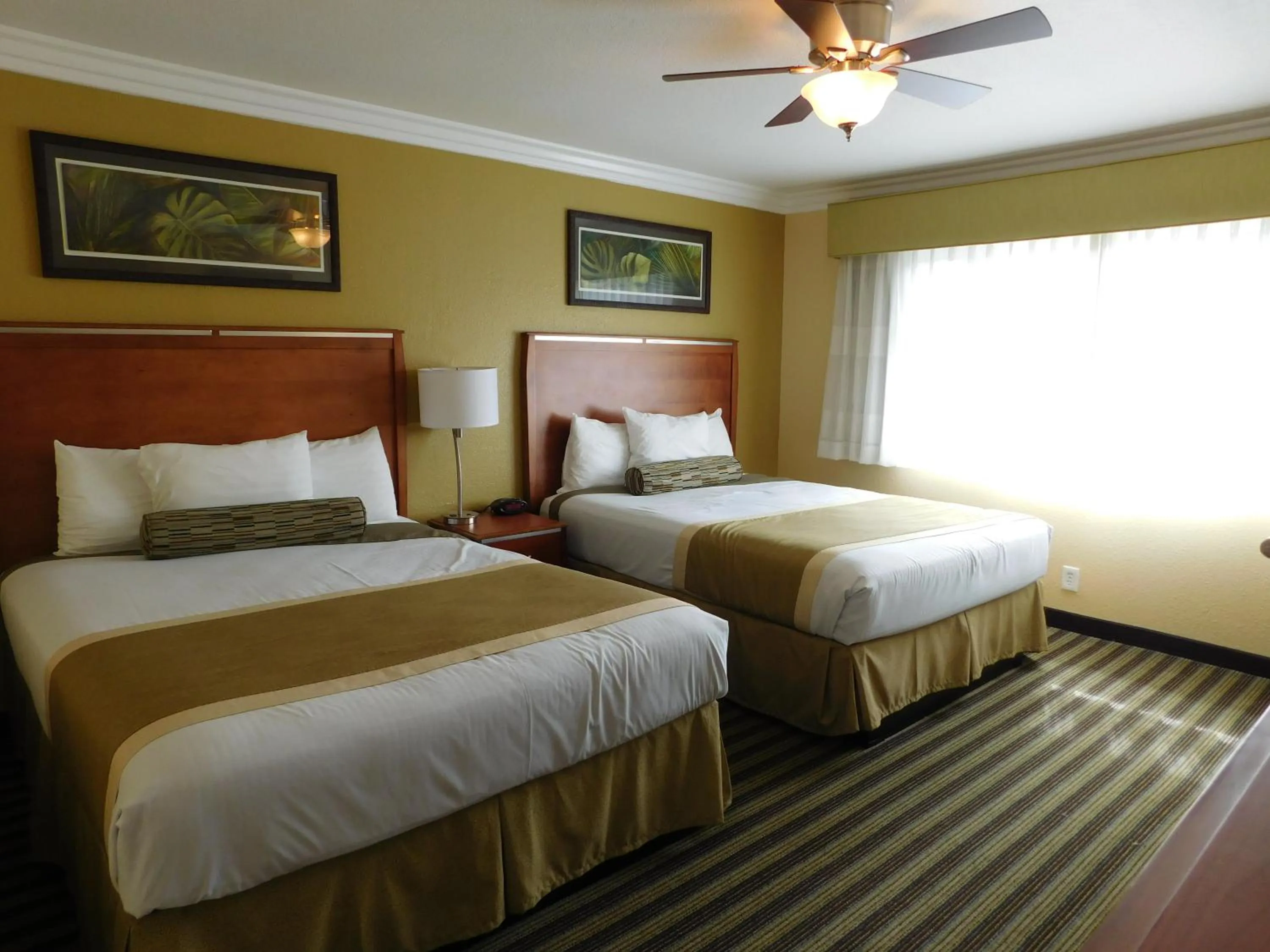 Bed in Deer Haven Inn