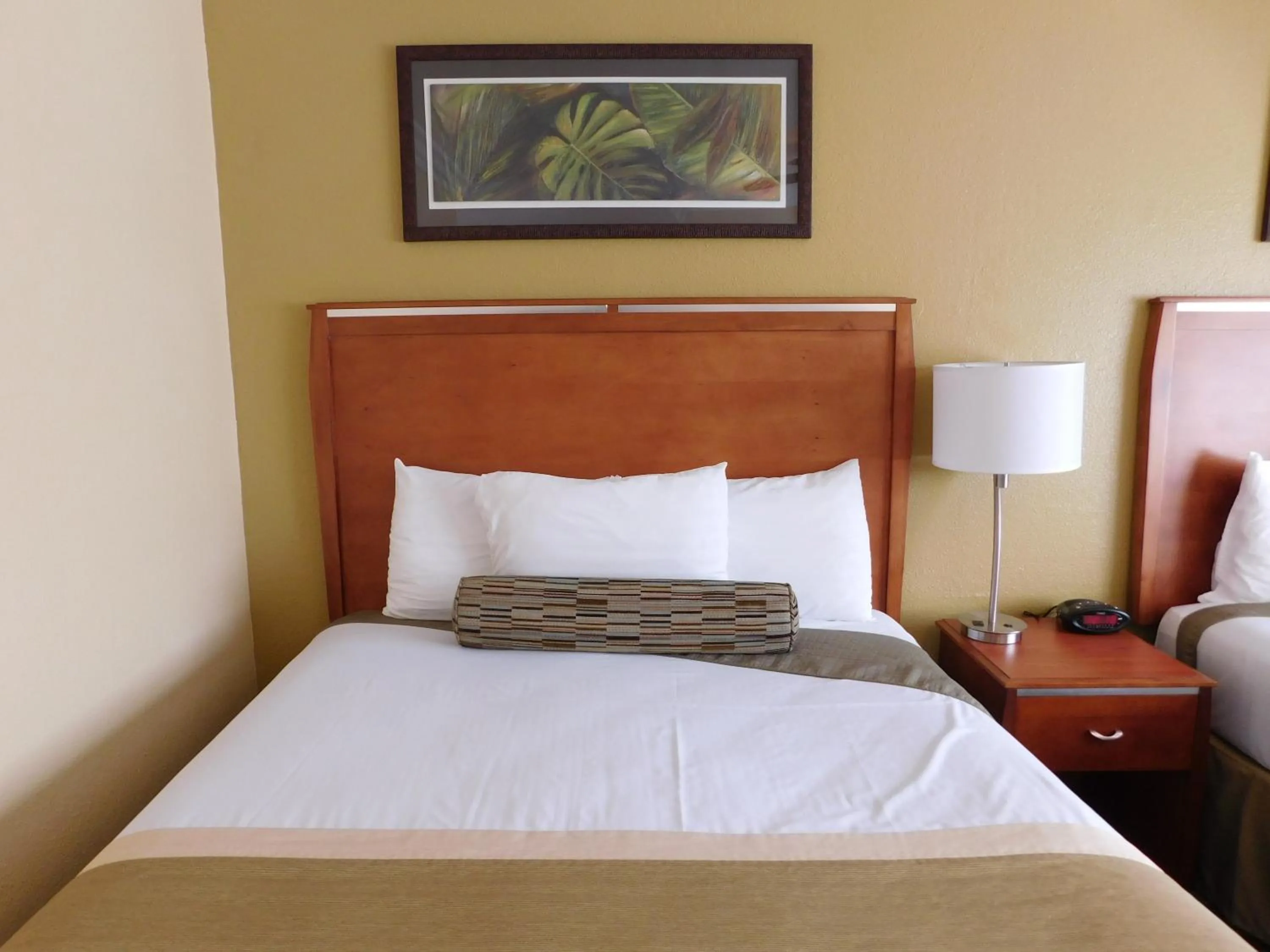 Bed in Deer Haven Inn