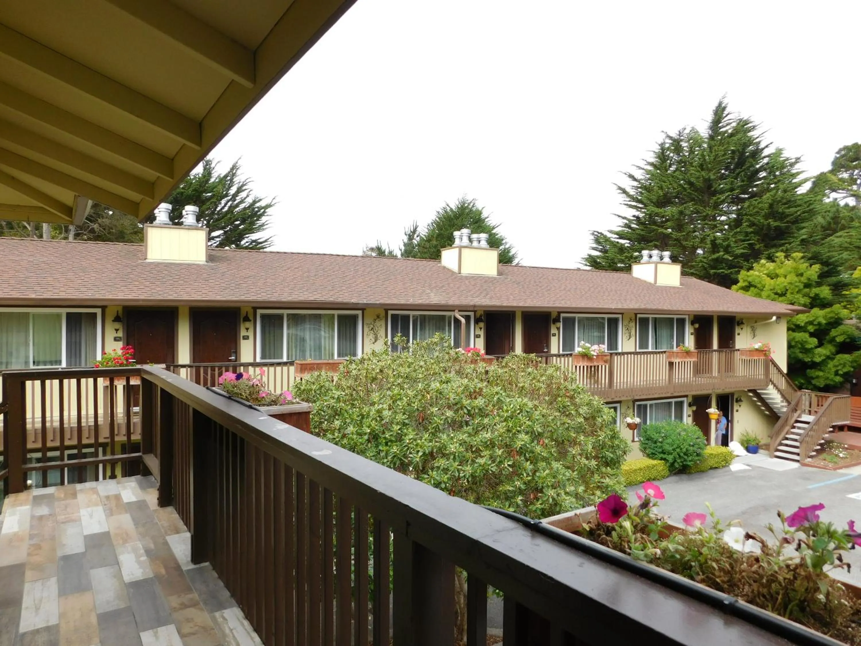 Property building in Deer Haven Inn