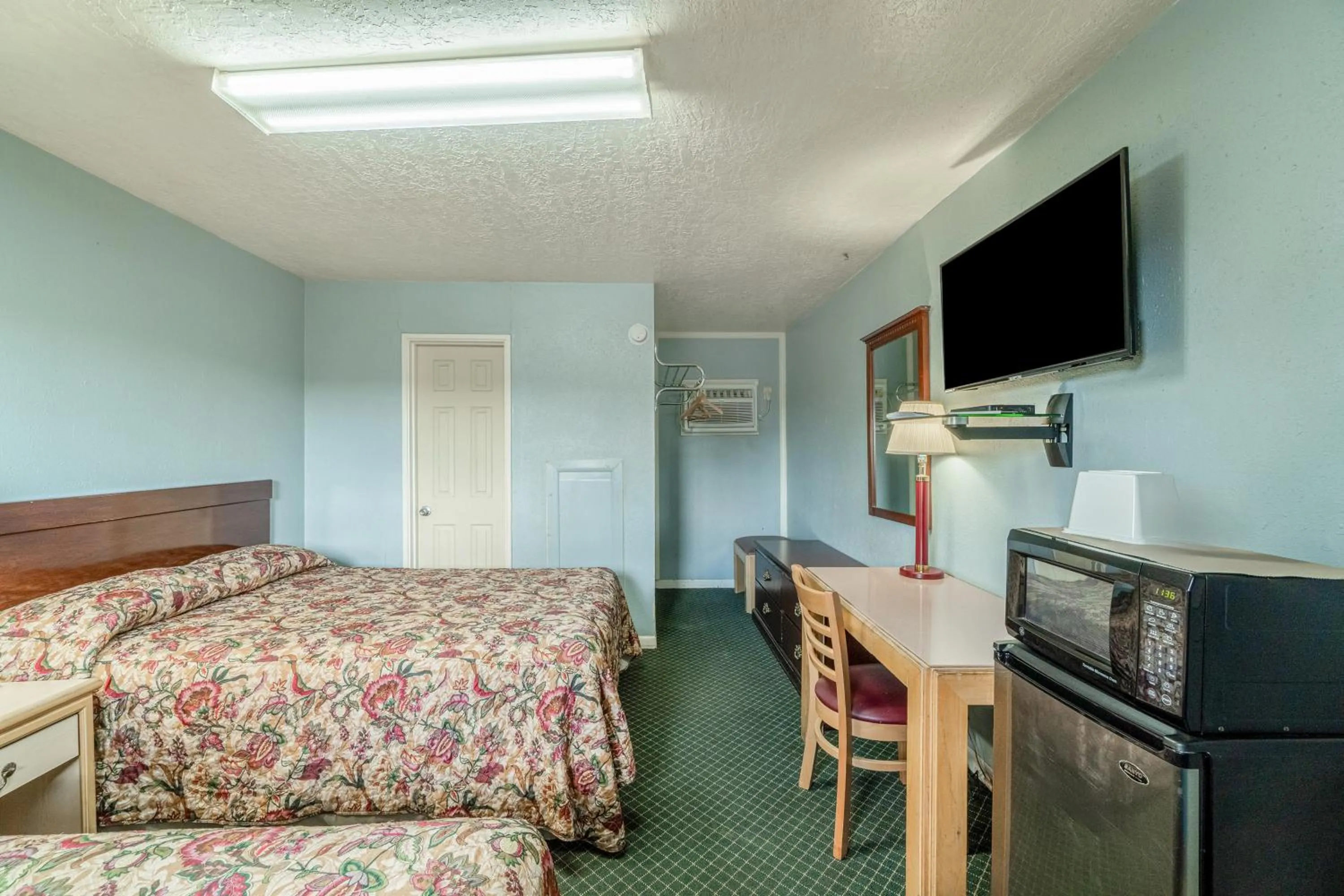 Bedroom, Bed in Hotel O Longhorn Boise City OK