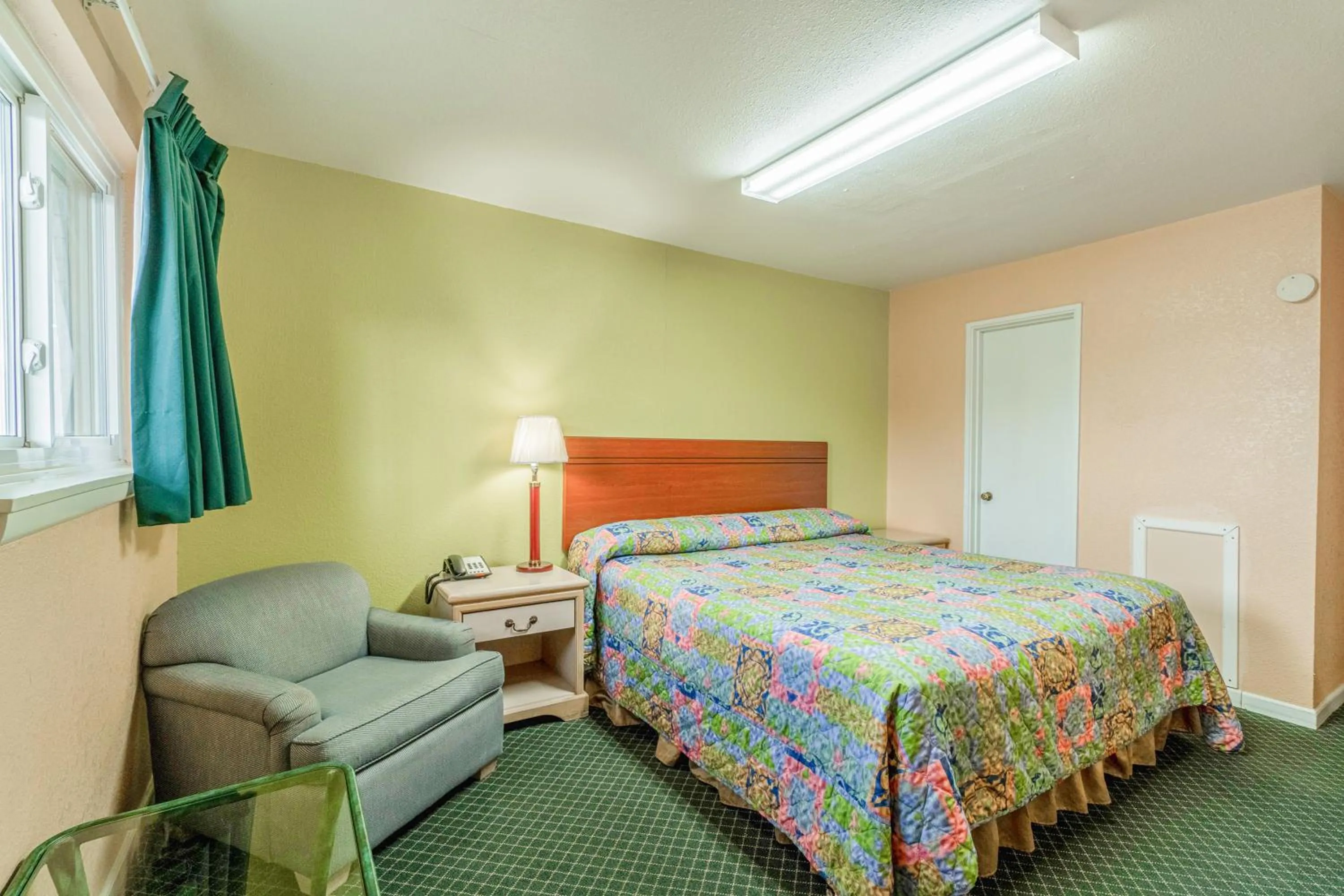 Bedroom, Bed in Hotel O Longhorn Boise City OK