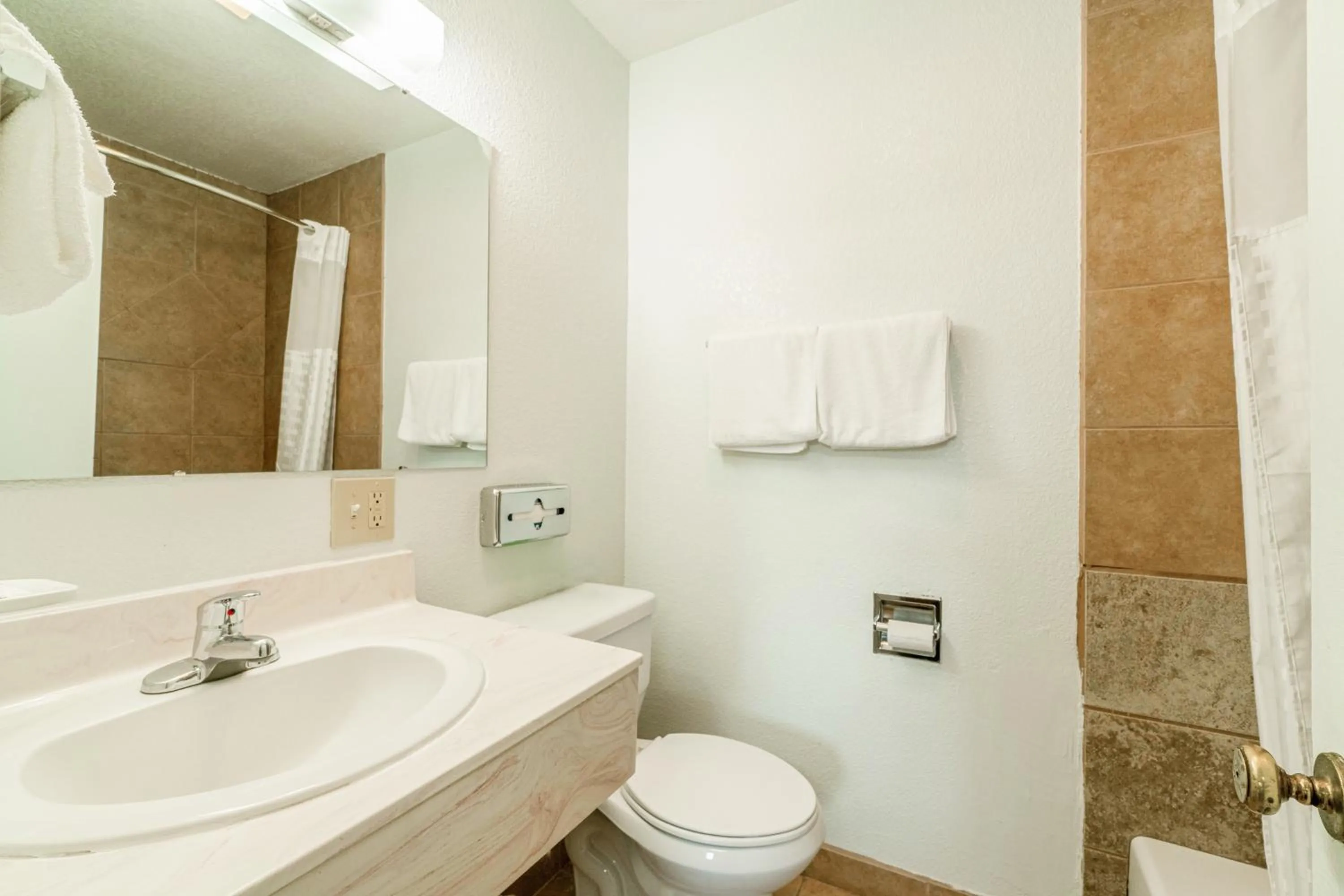 Bathroom in Hotel O Longhorn Boise City OK