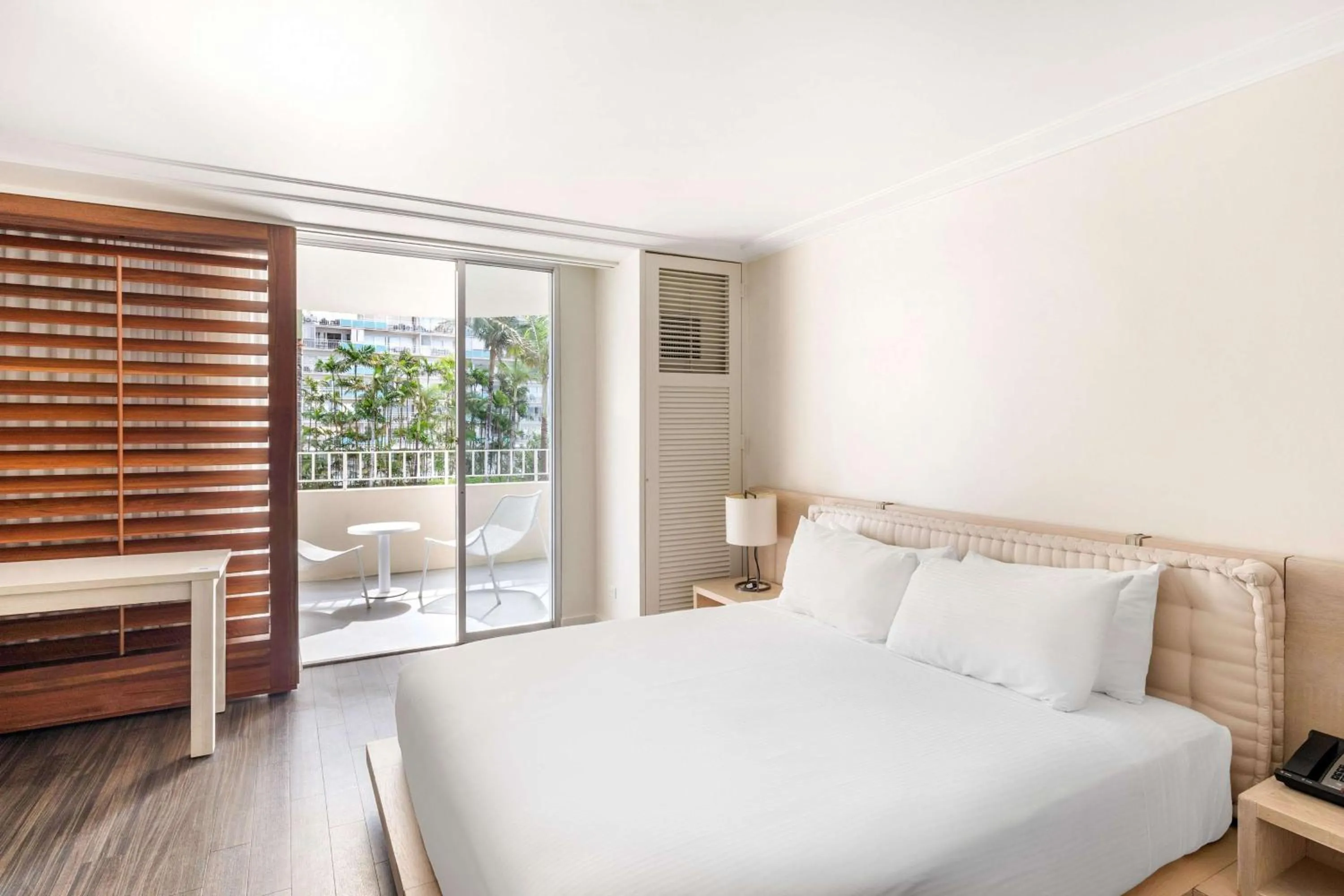 Bed in Hilton Vacation Club The Modern Honolulu