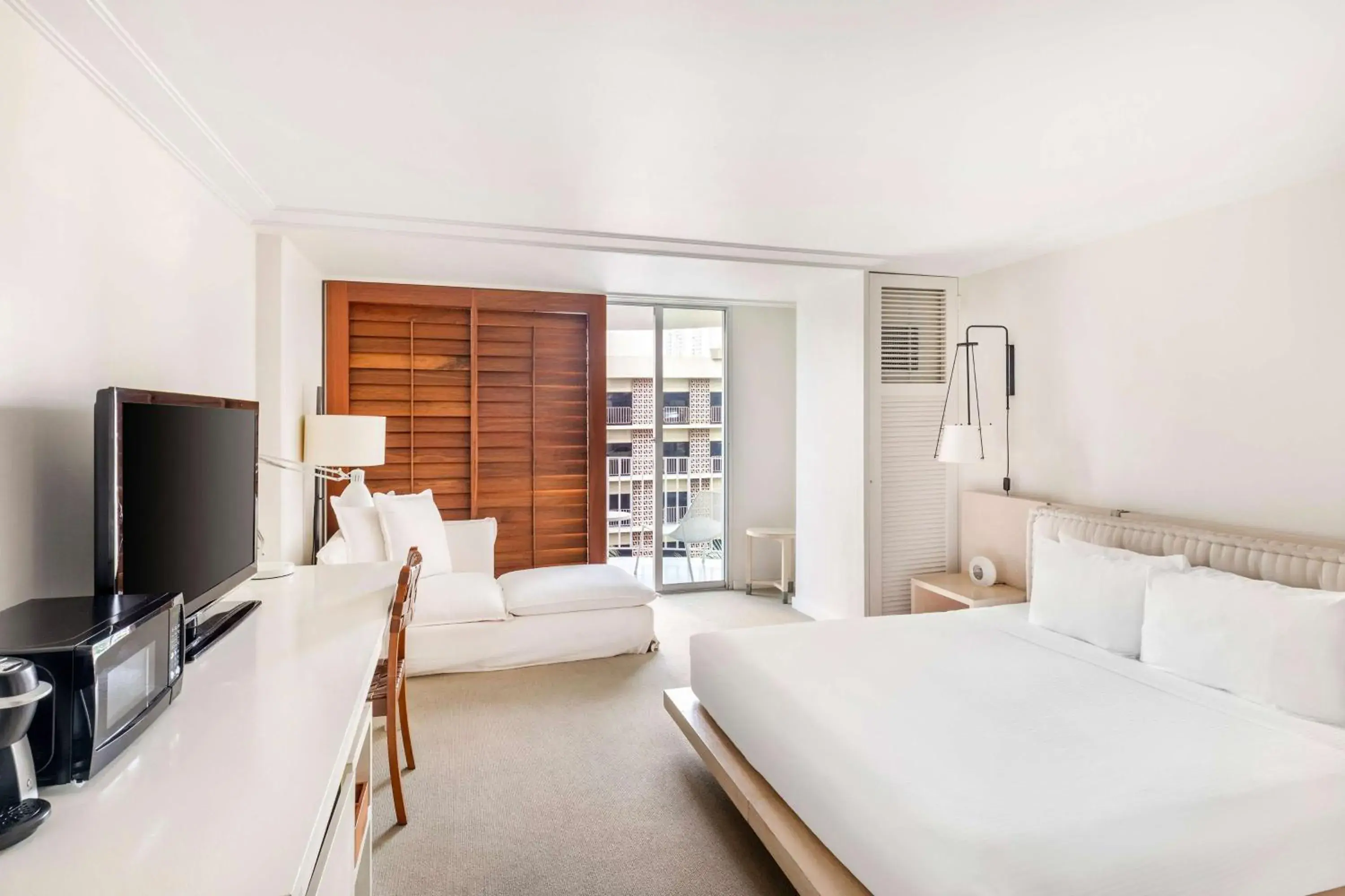 King Room with Balcony and City View in Hilton Vacation Club The Modern Honolulu King Room with Balcony and City View in Hilton Vacation Club The Modern Honolulu