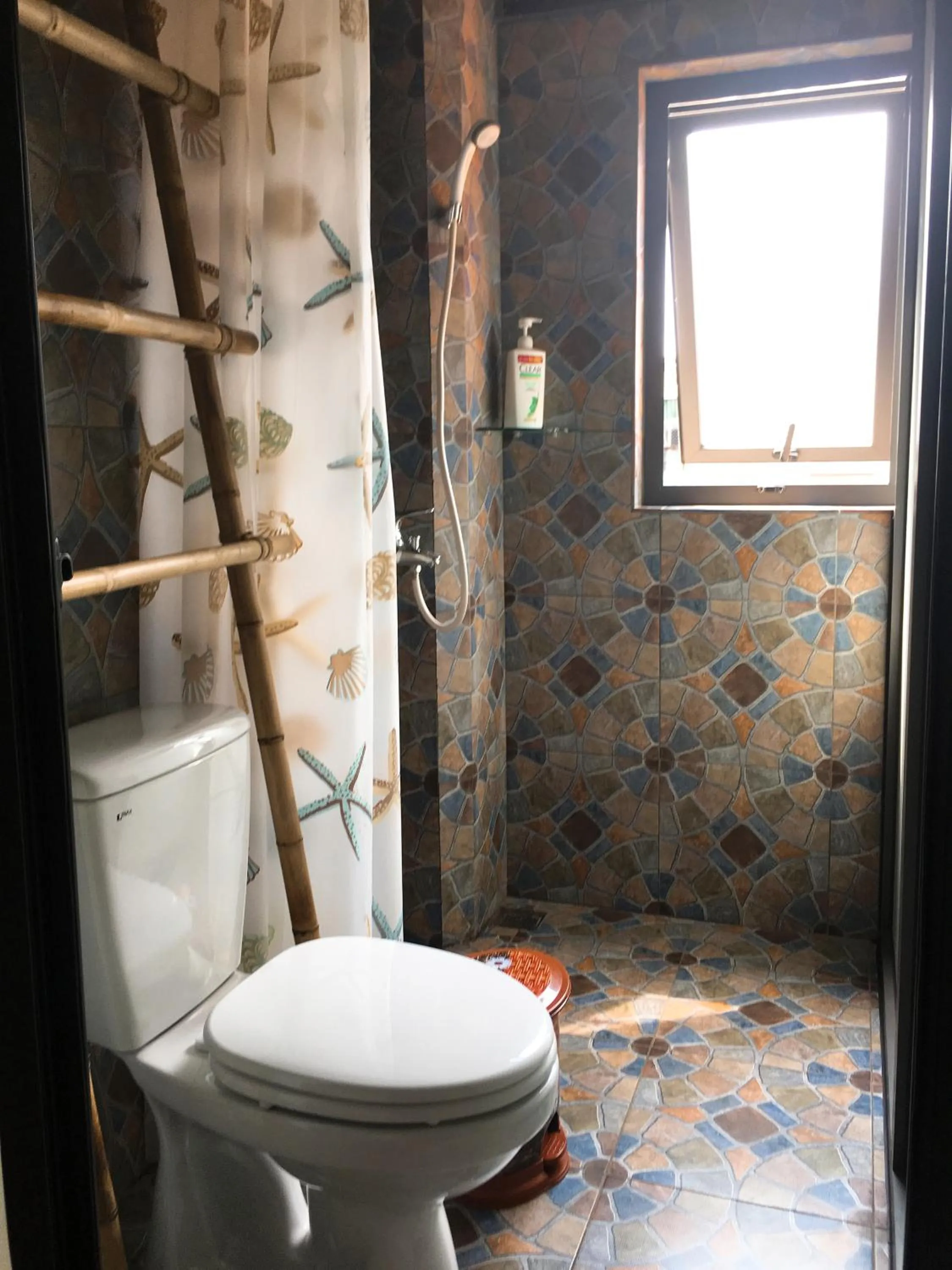 Shower in Halo Bay Homestay