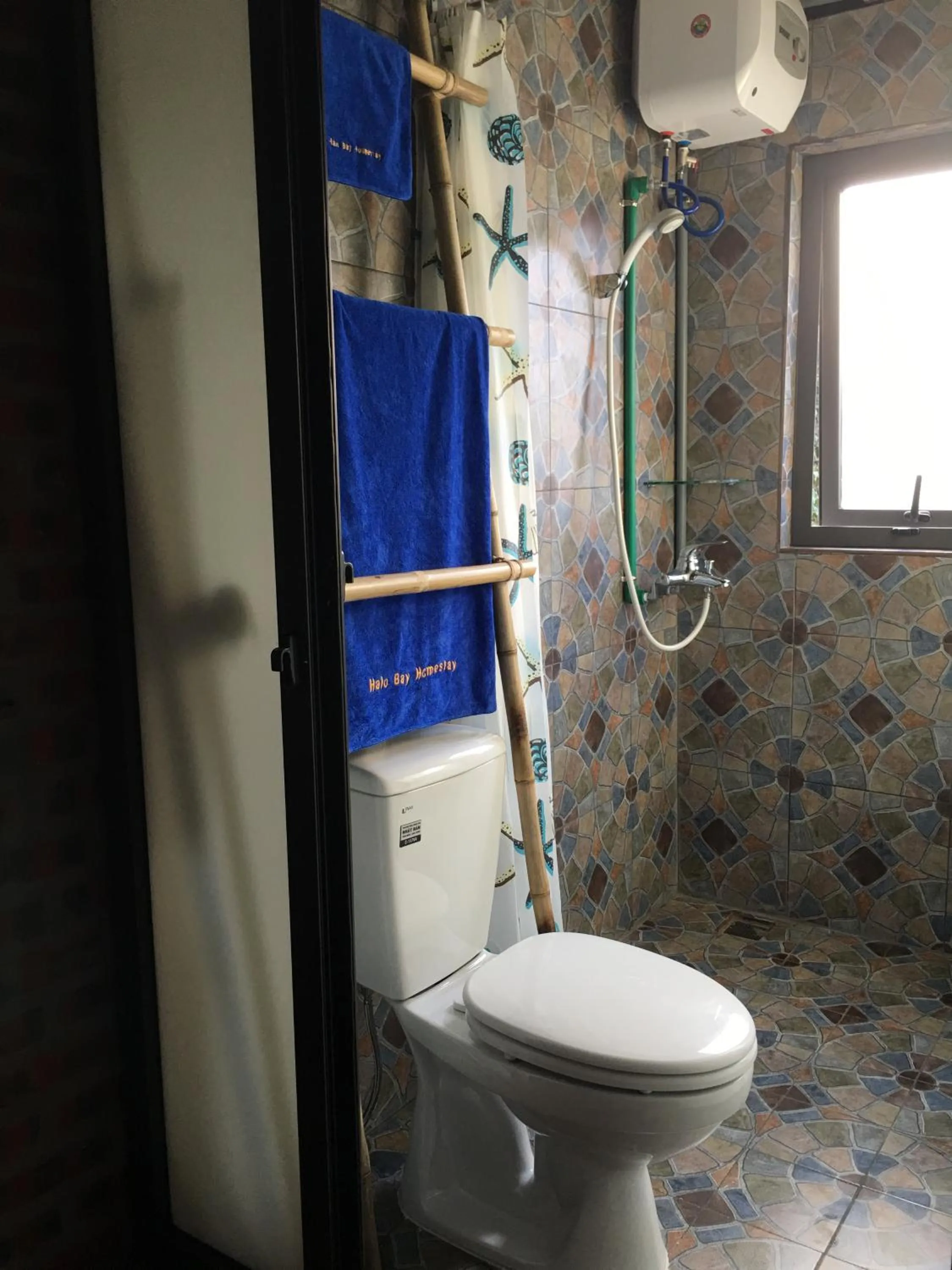 Shower in Halo Bay Homestay