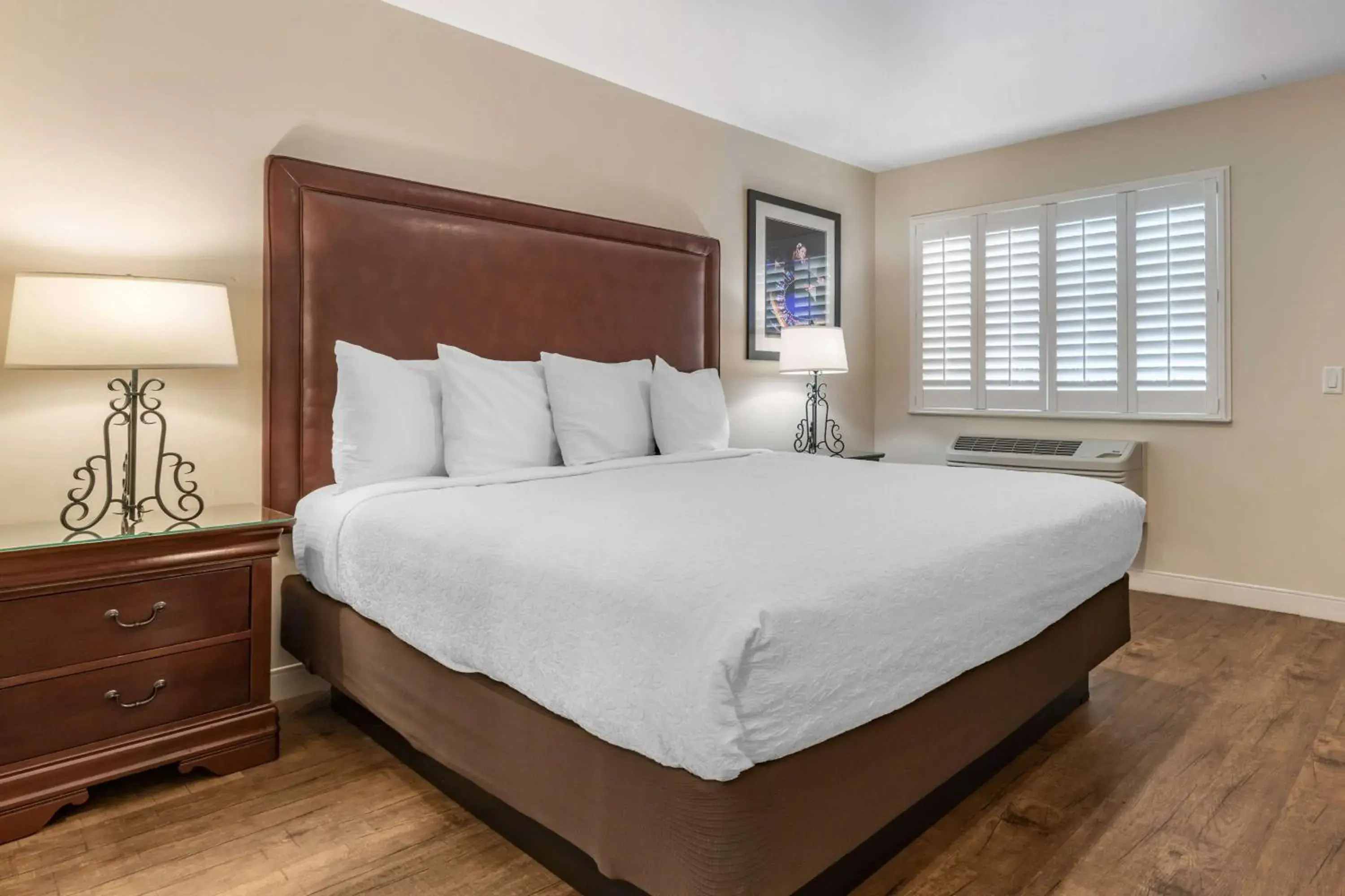 King Room with Kitchenette - Non-Smoking in Best Western Rose Garden Inn King Room with Kitchenette - Non-Smoking in Best Western Rose Garden Inn