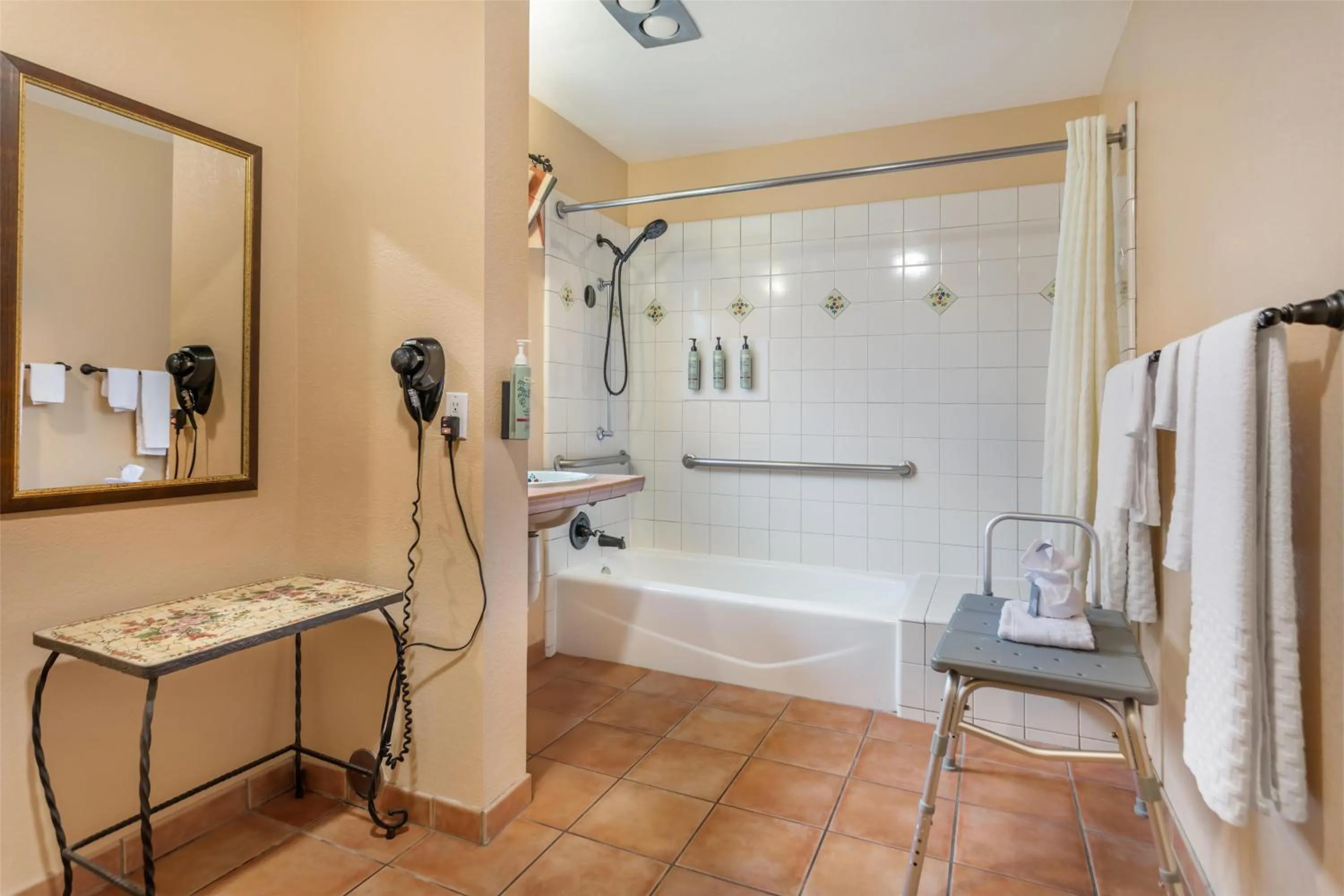 Bathroom in Best Western Rose Garden Inn