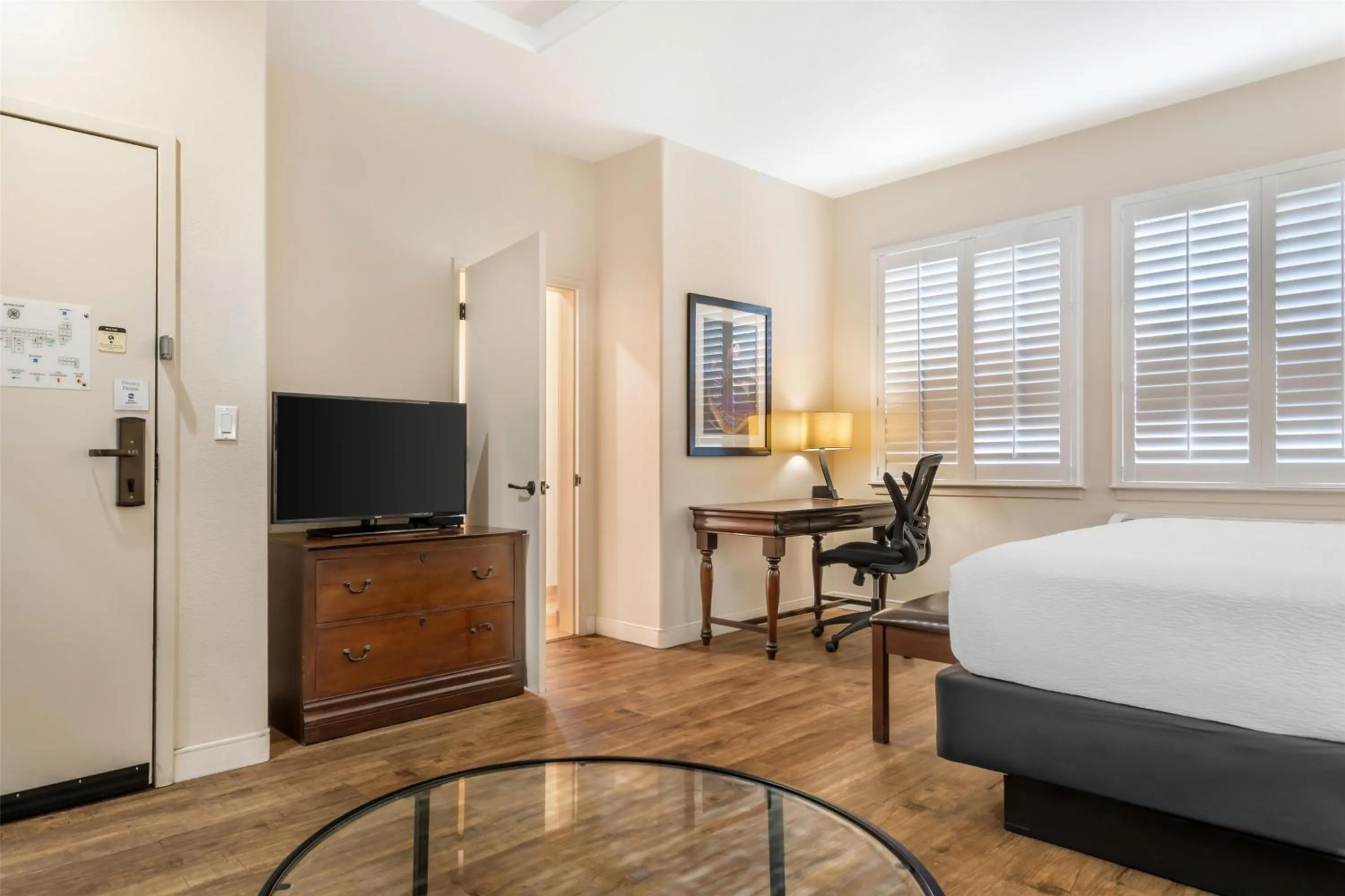 Bedroom, Bed in Best Western Rose Garden Inn