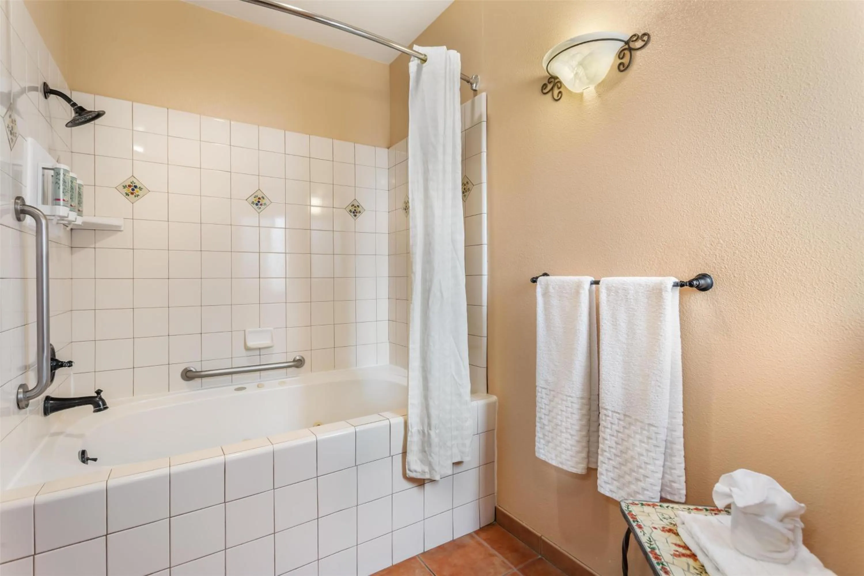 Bathroom in Best Western Rose Garden Inn