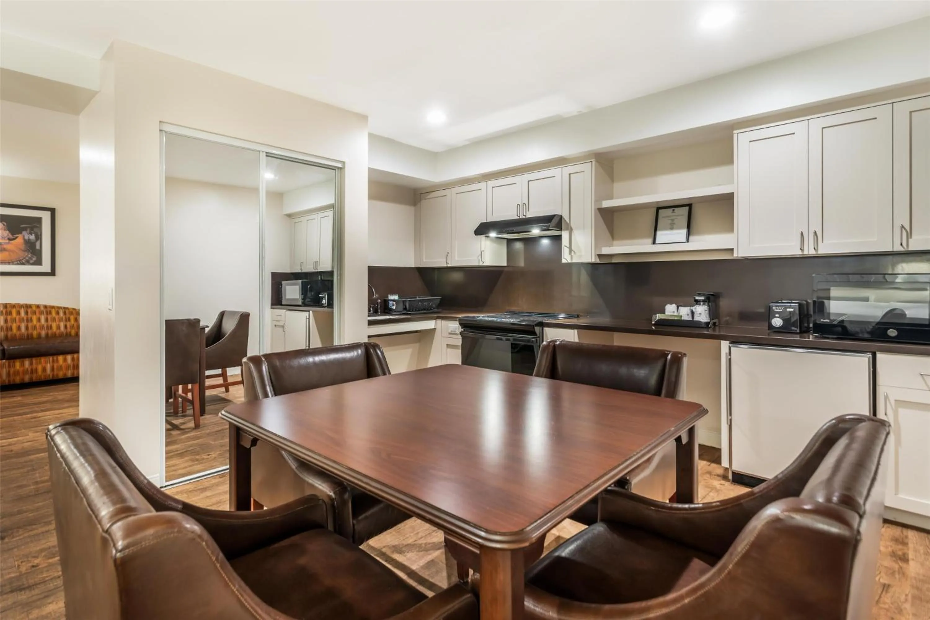 Bedroom in Best Western Rose Garden Inn