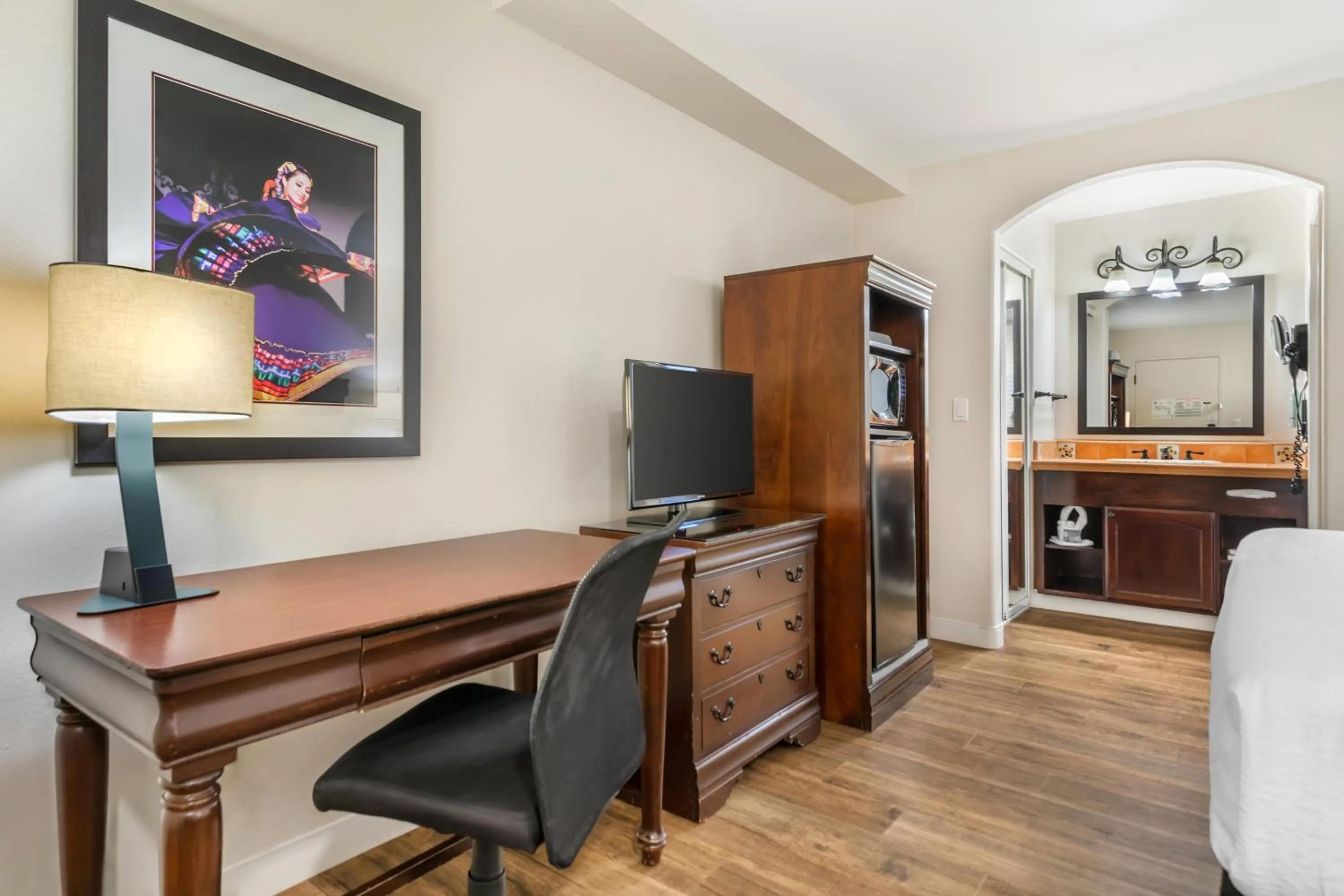 Bedroom in Best Western Rose Garden Inn