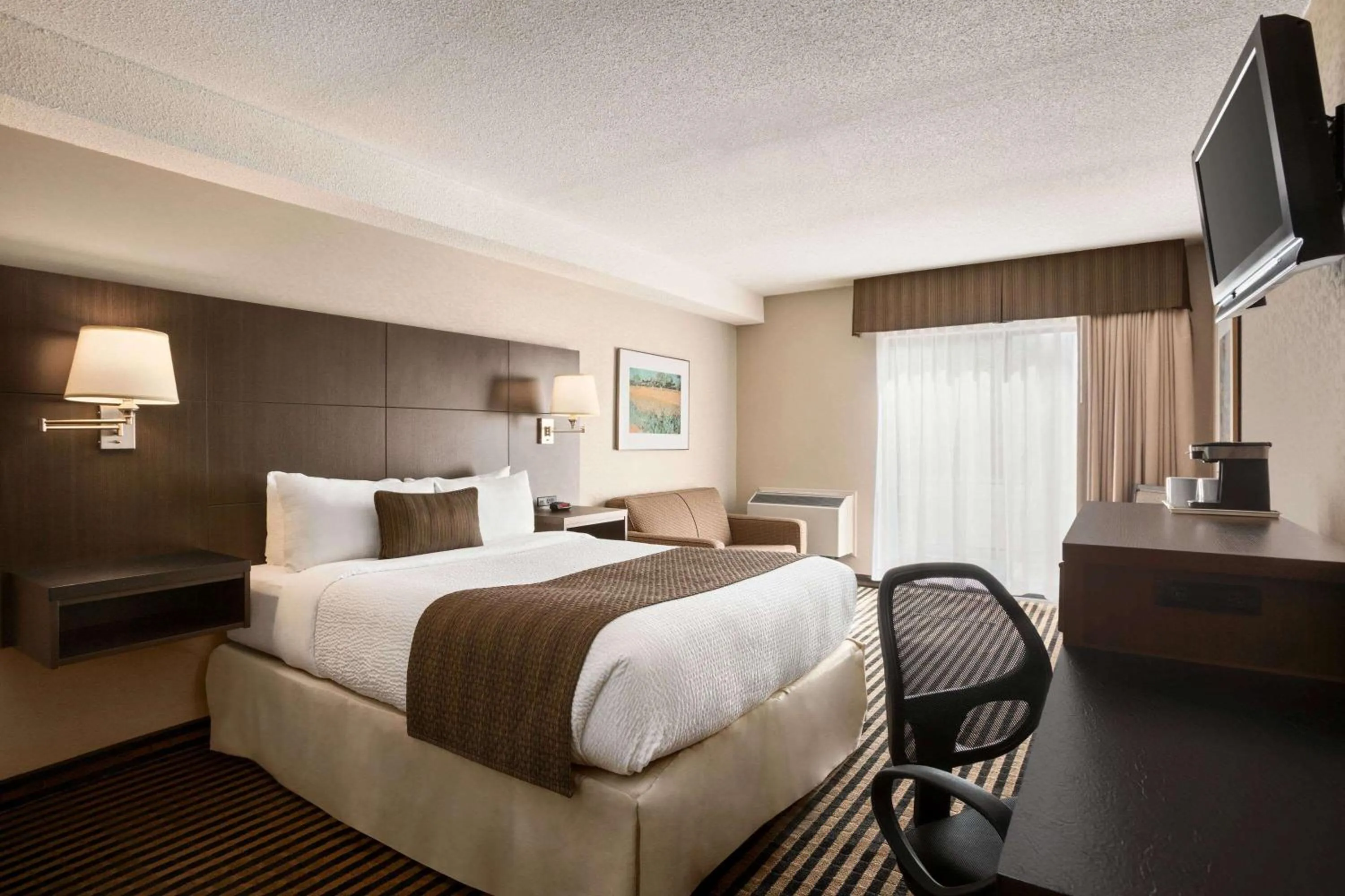 Photo of the whole room, Bed in Days Inn by Wyndham Miramichi NB