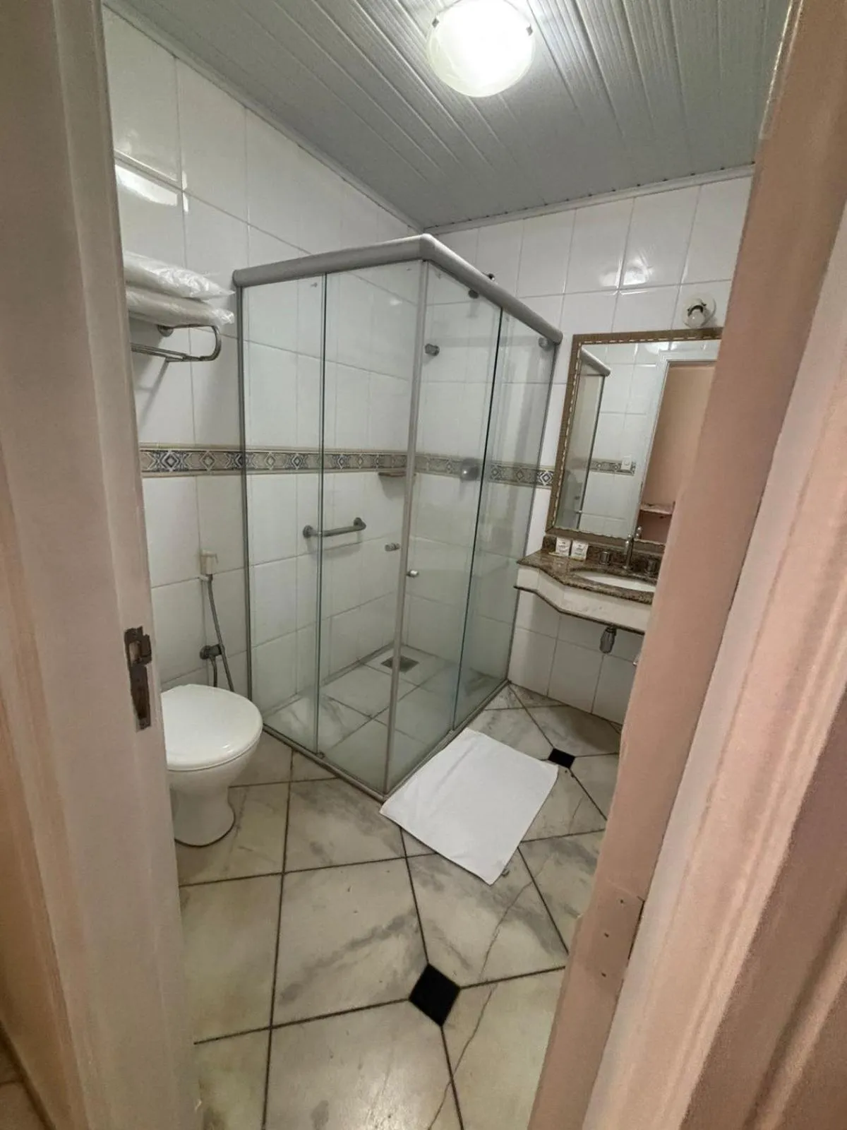 Bathroom in Tamareiras Park Hotel