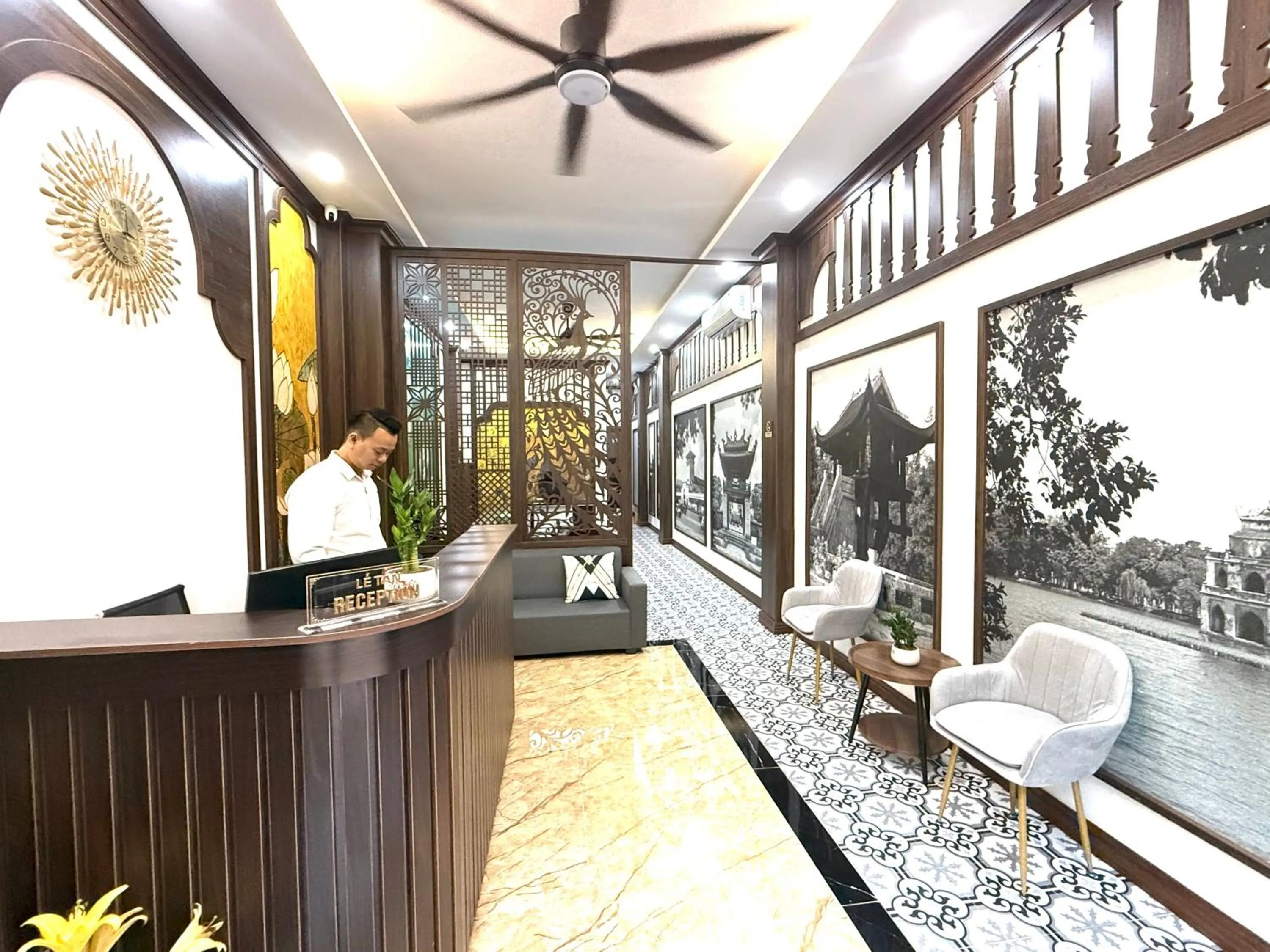 Seating area in The Queen Hotel & Spa 2