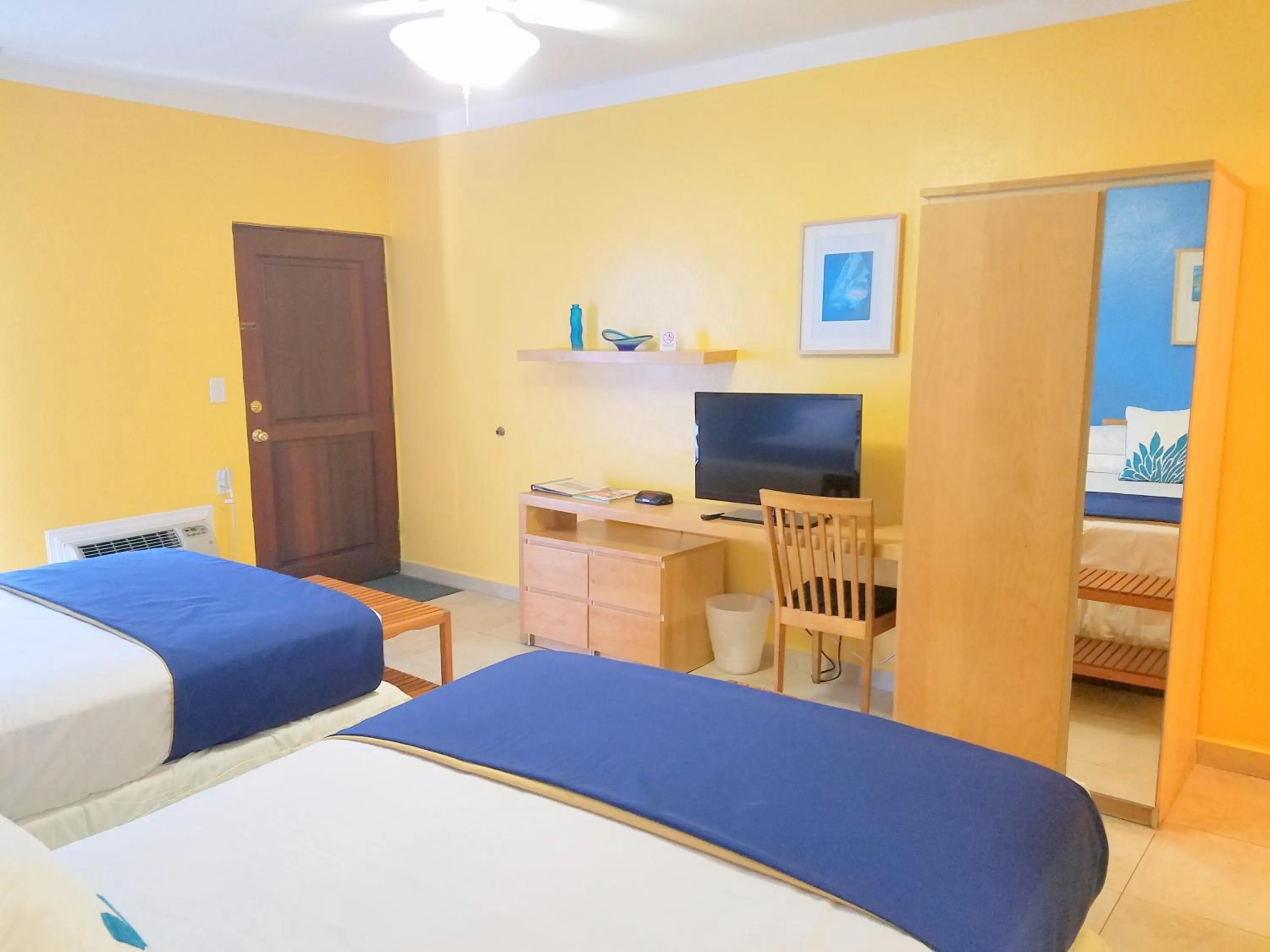 Bed in Flamingo Bay Hotel & Marina