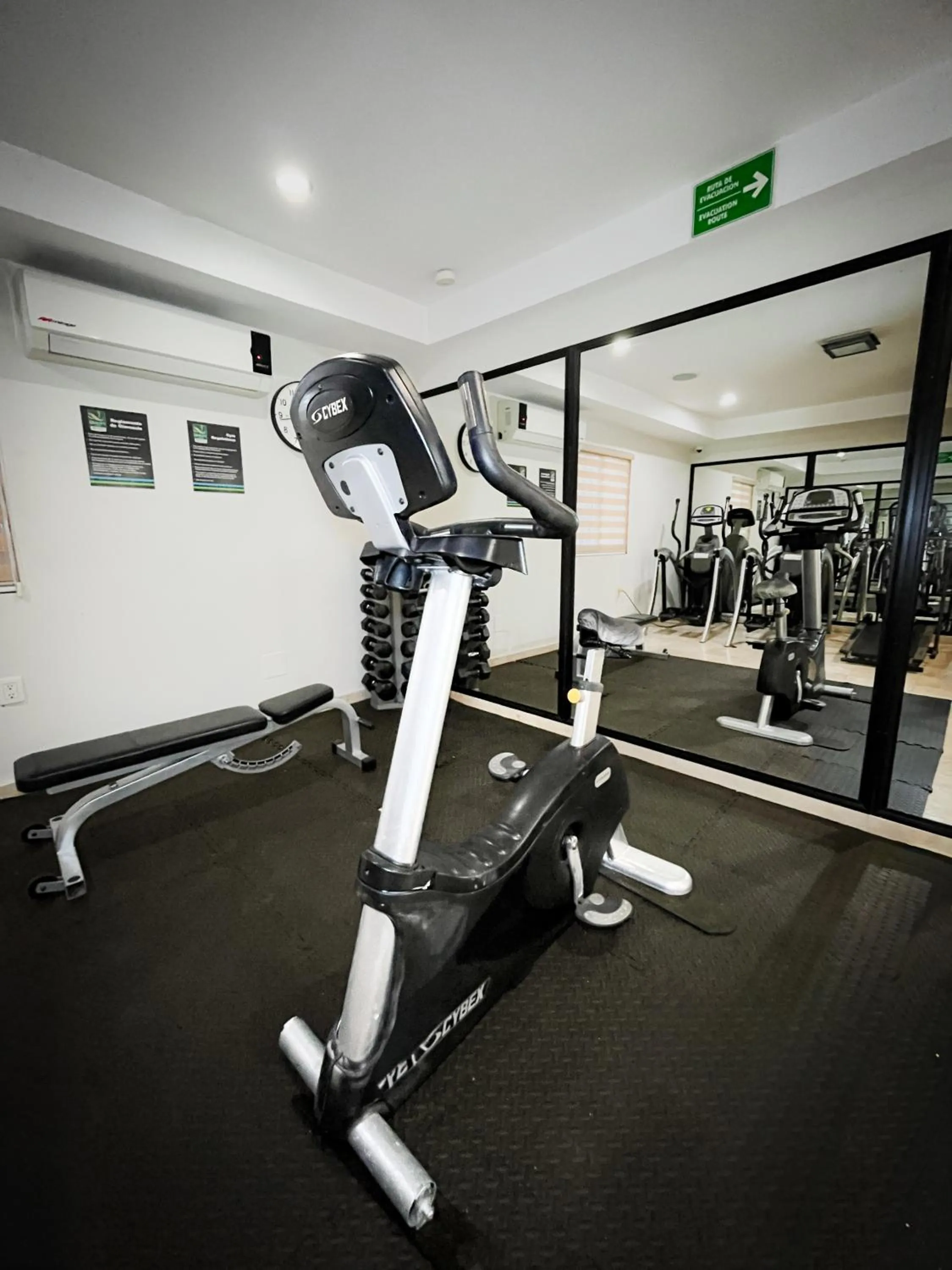 Fitness centre/facilities in Quality Inn Mazatlan