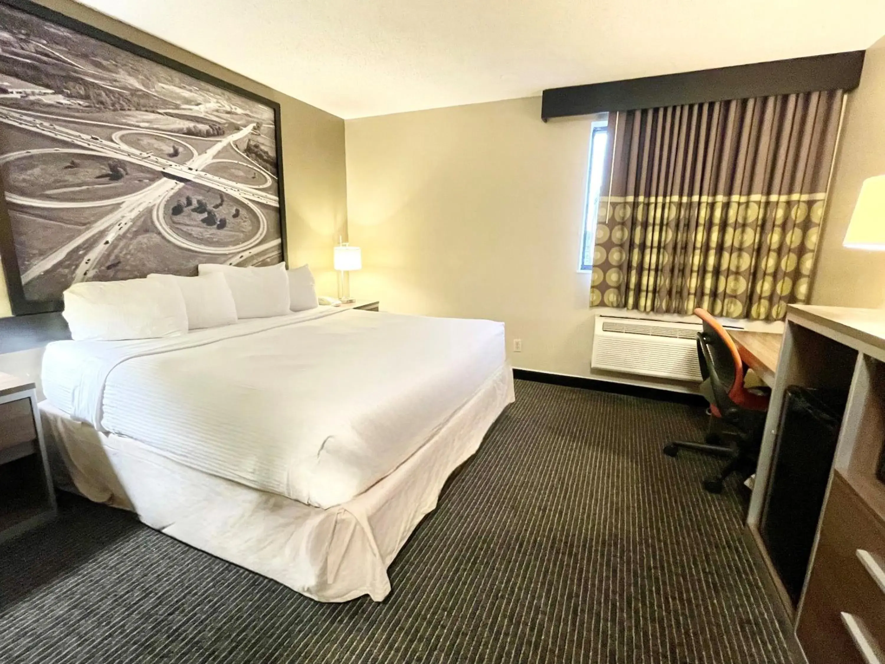 King Room - Disability Access - Non-Smoking in Super 8 by Wyndham St Charles King Room - Disability Access - Non-Smoking in Super 8 by Wyndham St Charles