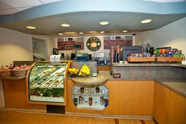 Food and drinks in Carson Valley Motor Lodge and Suites