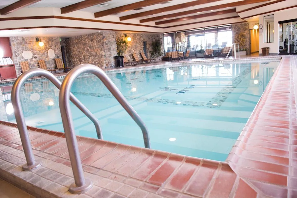 Swimming pool in Carson Valley Motor Lodge and Suites