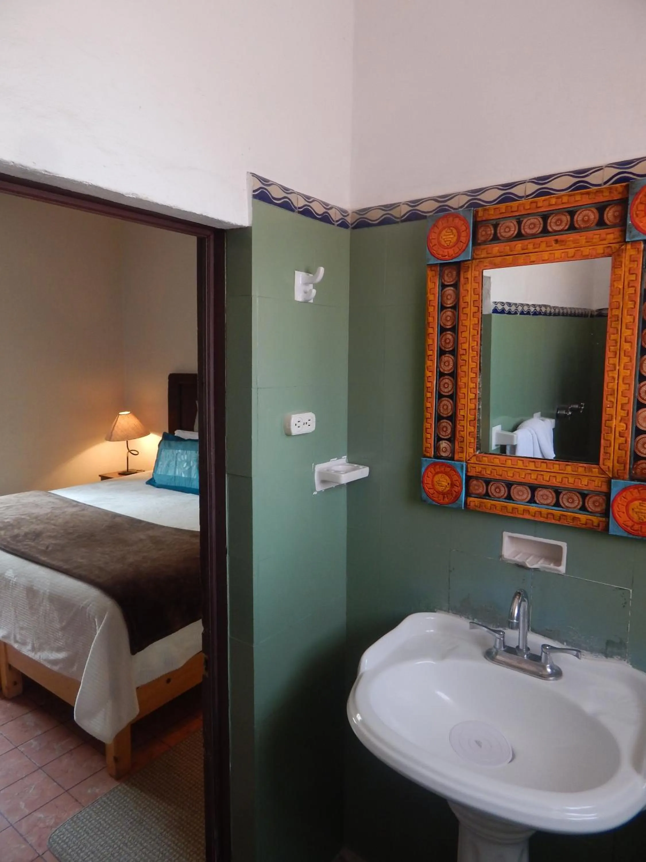 Photo of the whole room, Bed in Suites Santo Domingo