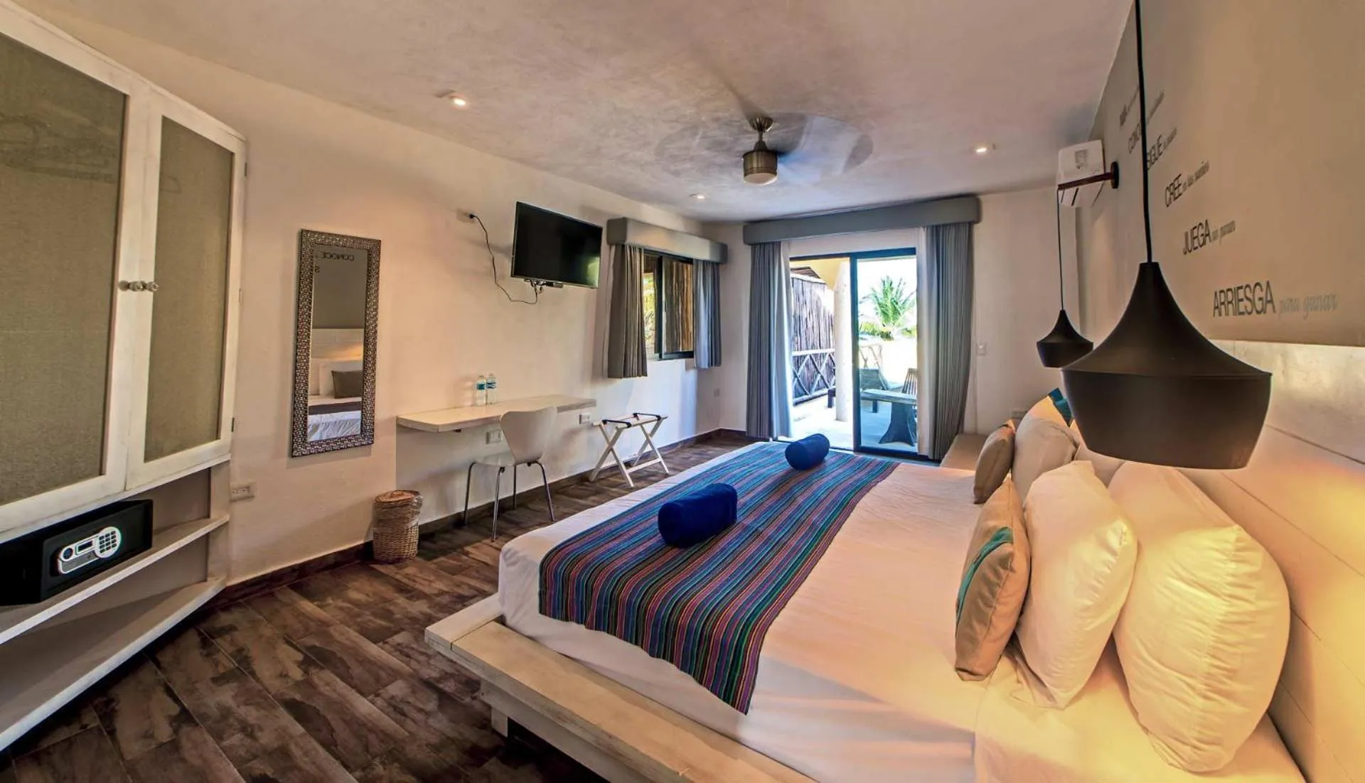 Photo of the whole room, Bed in Hotel Luna De Plata Mahahual