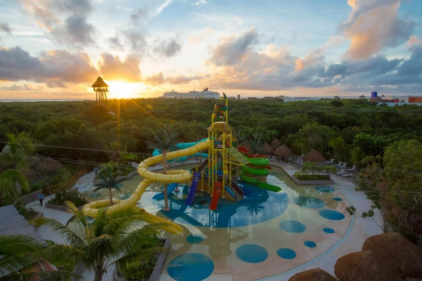 Aqua park in Hotel Luna De Plata Mahahual