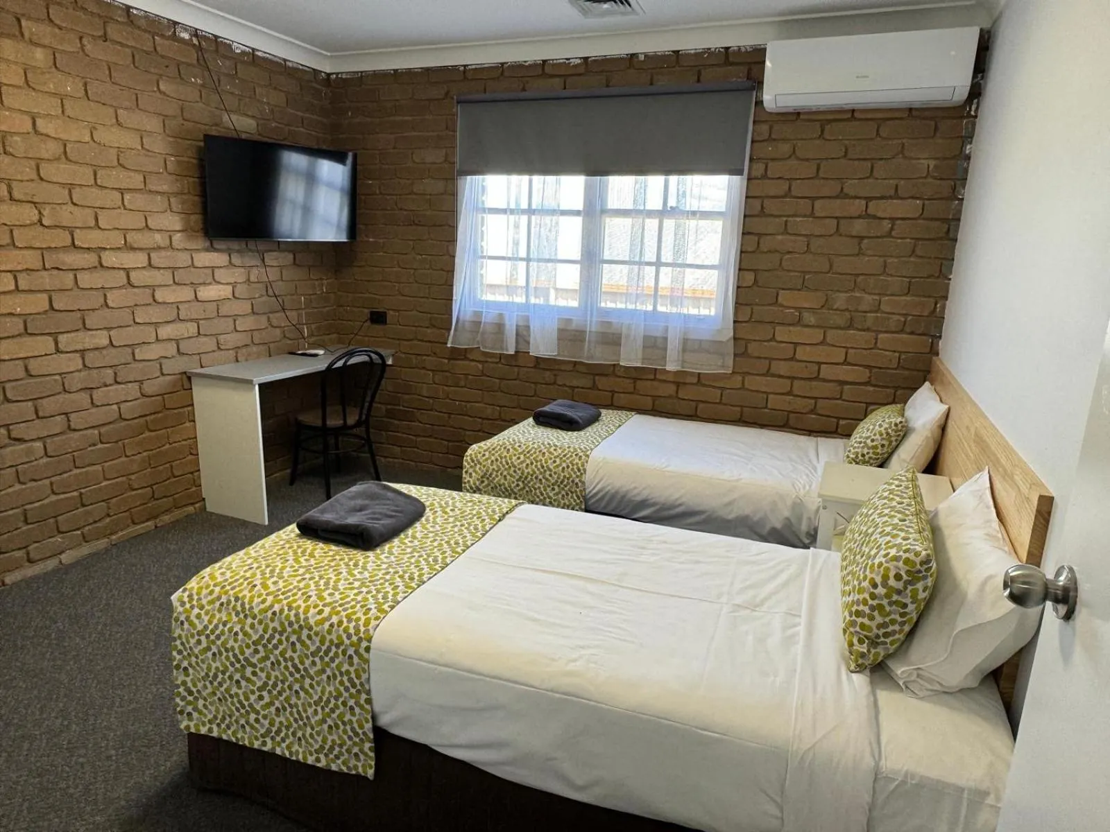 Bed in Albury Classic Motor Inn