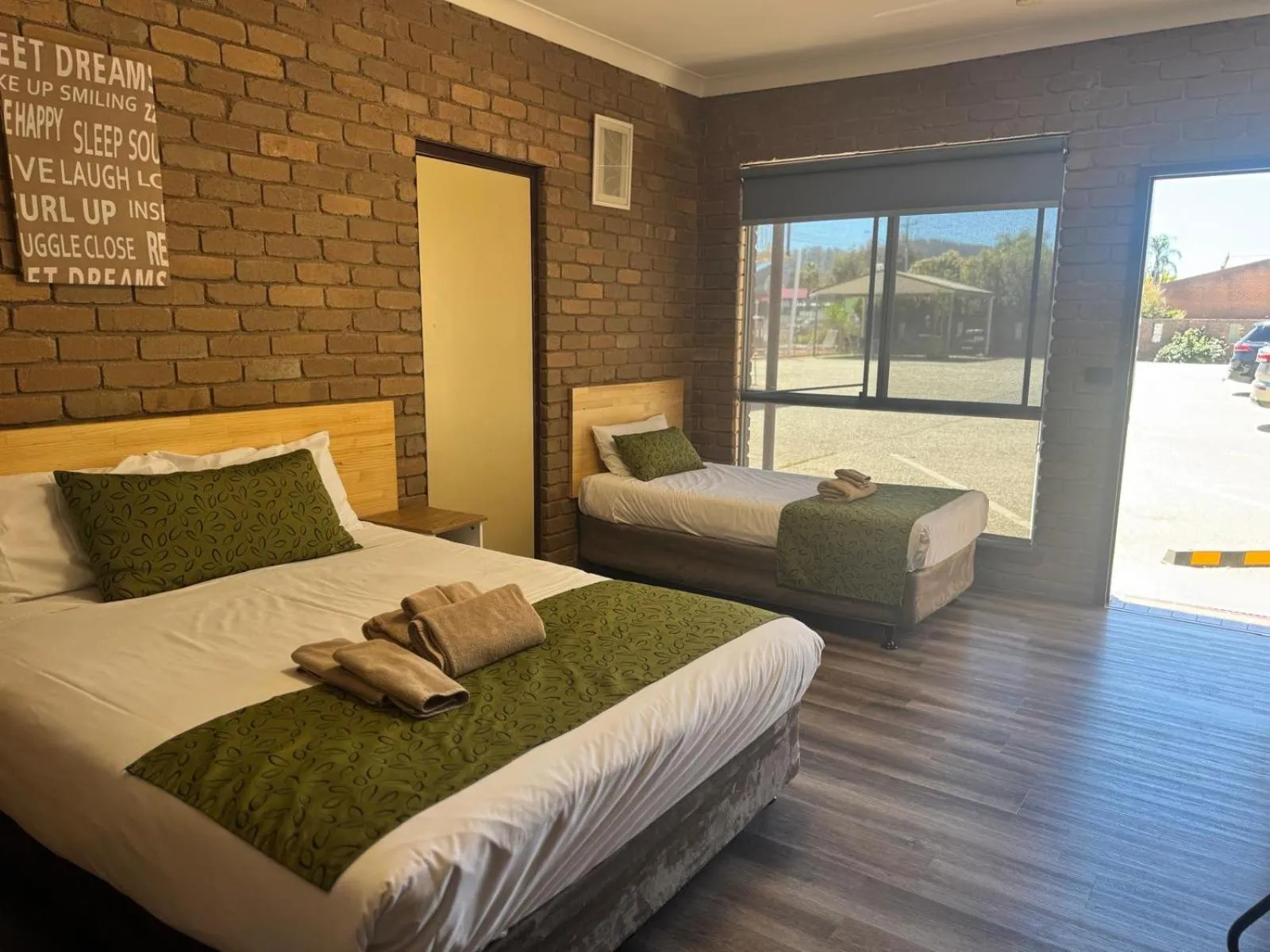 Bed in Albury Classic Motor Inn