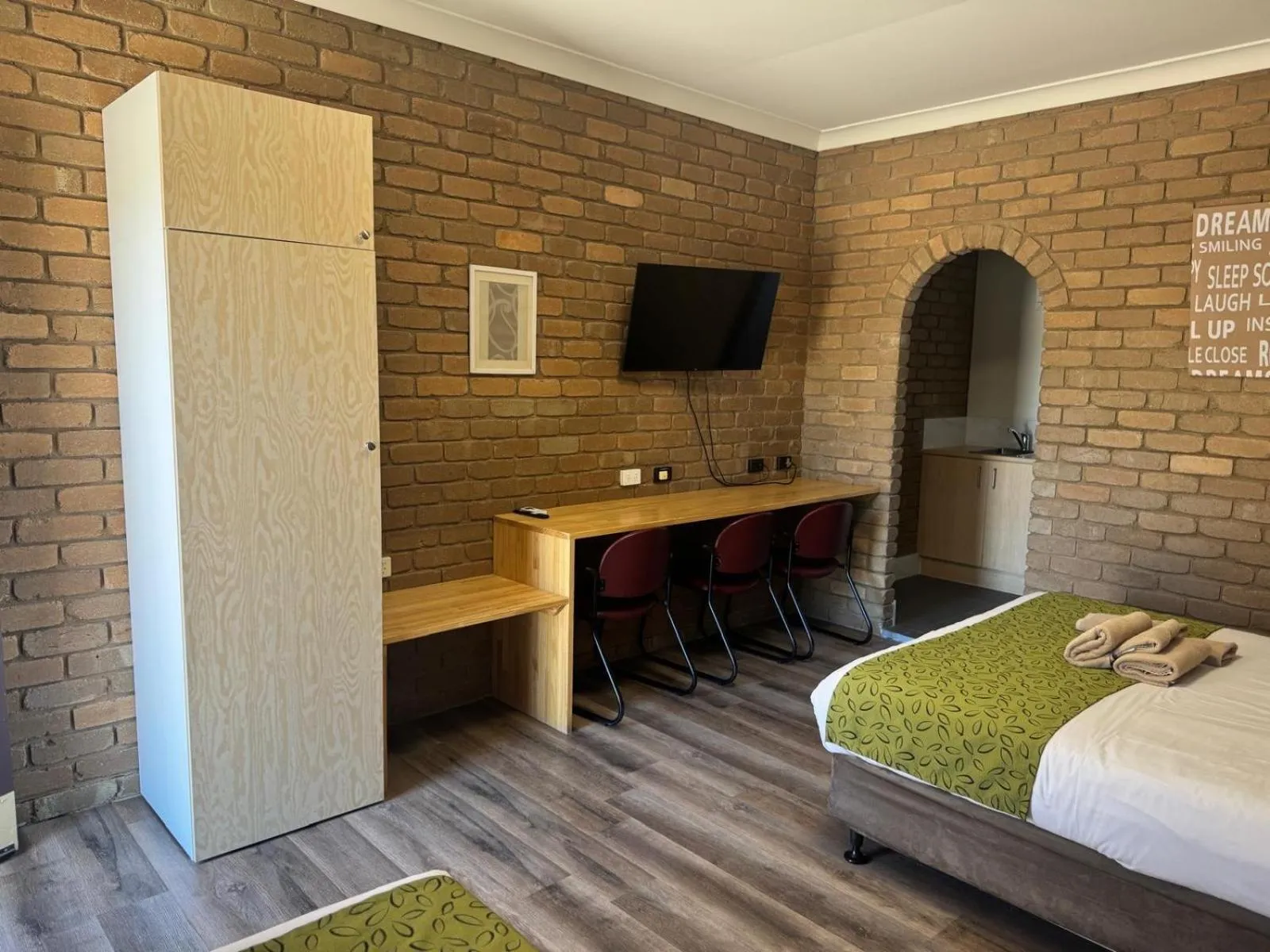 Bed in Albury Classic Motor Inn