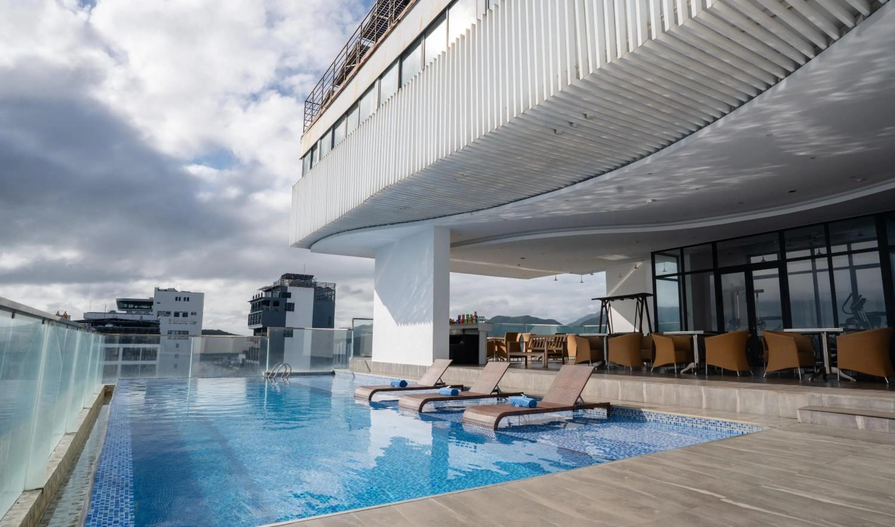 Swimming pool in Majestic Premium Hotel