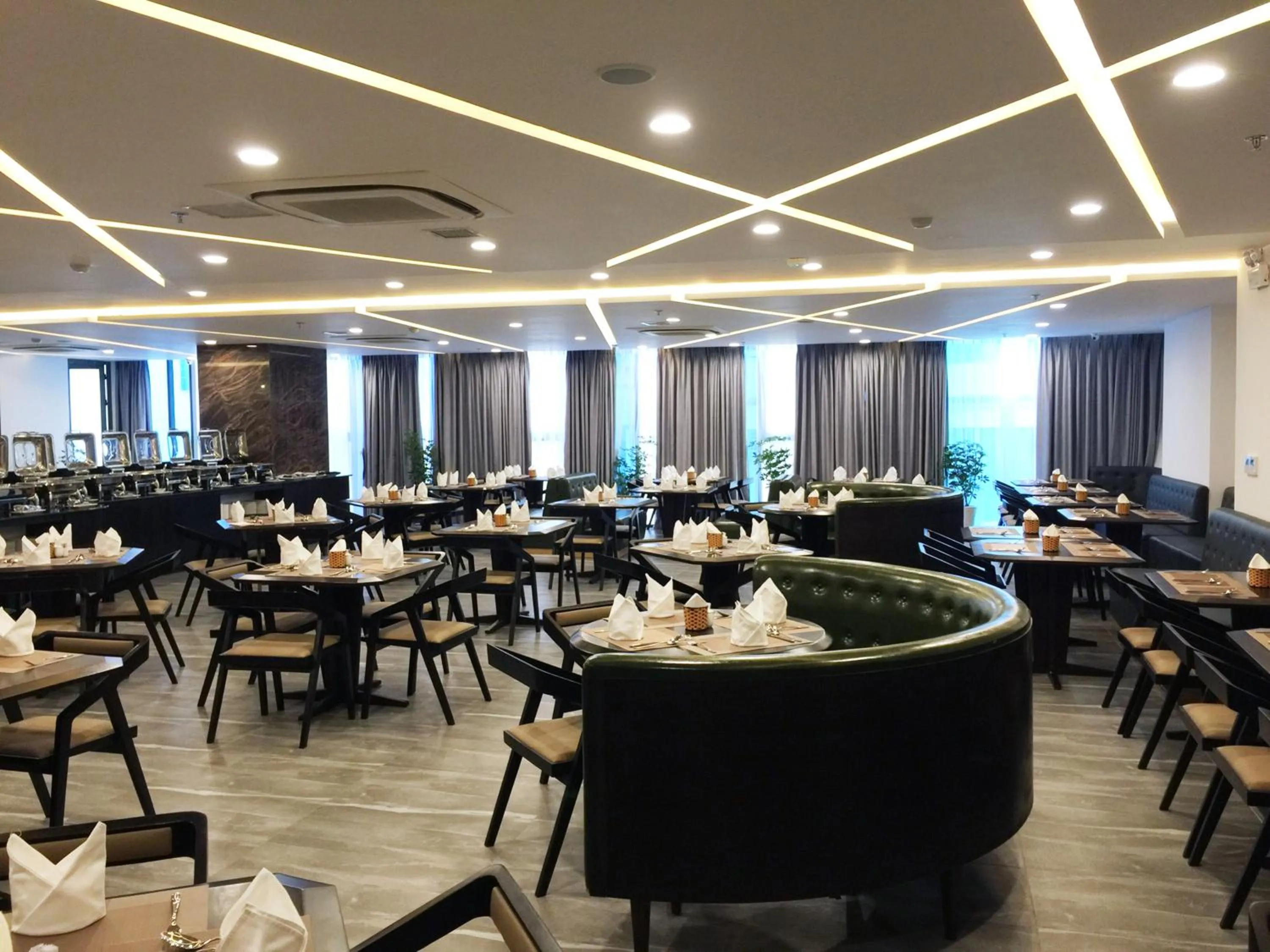 Restaurant/places to eat in Majestic Premium Hotel