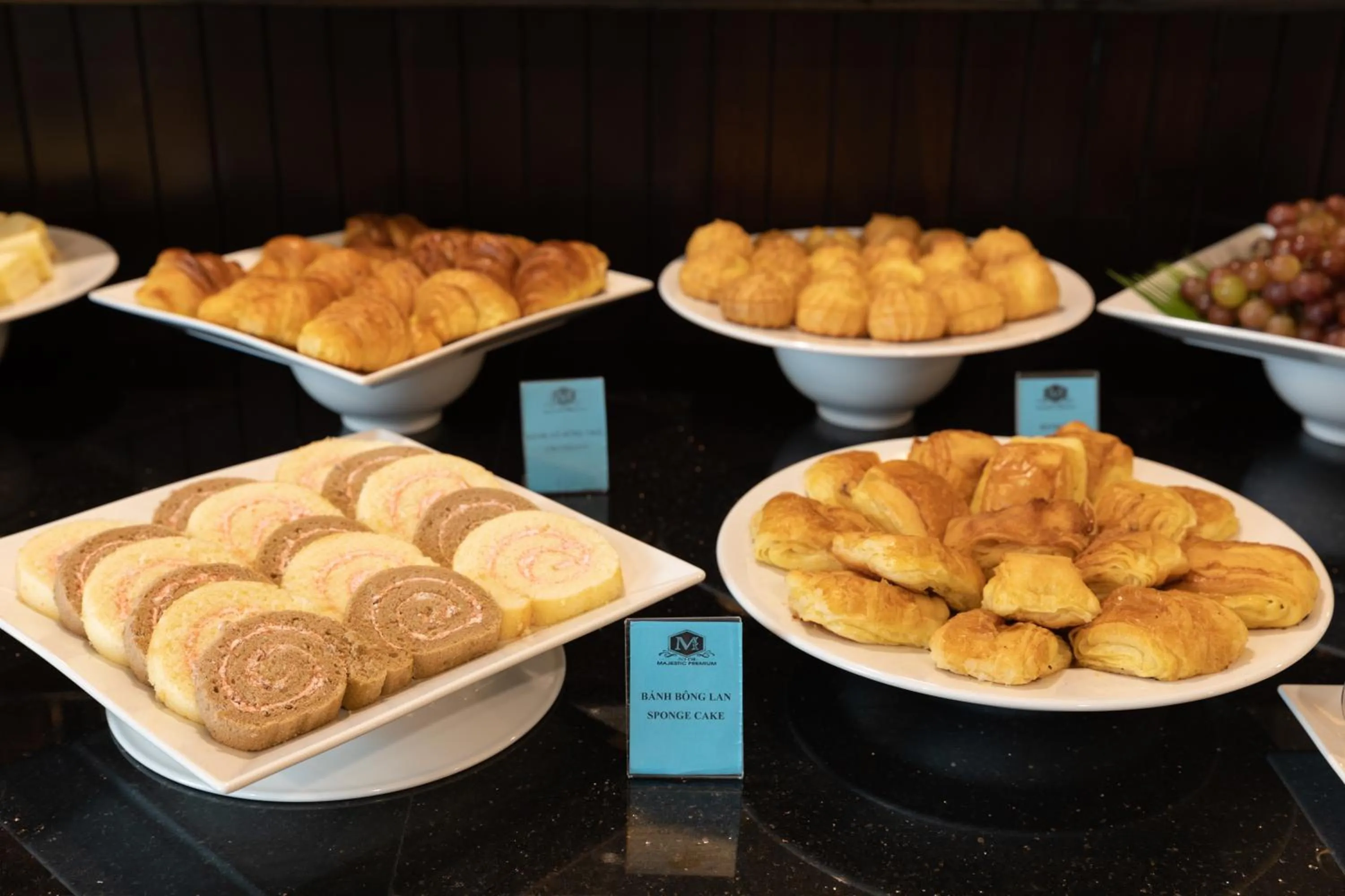 Restaurant/places to eat in Majestic Premium Hotel