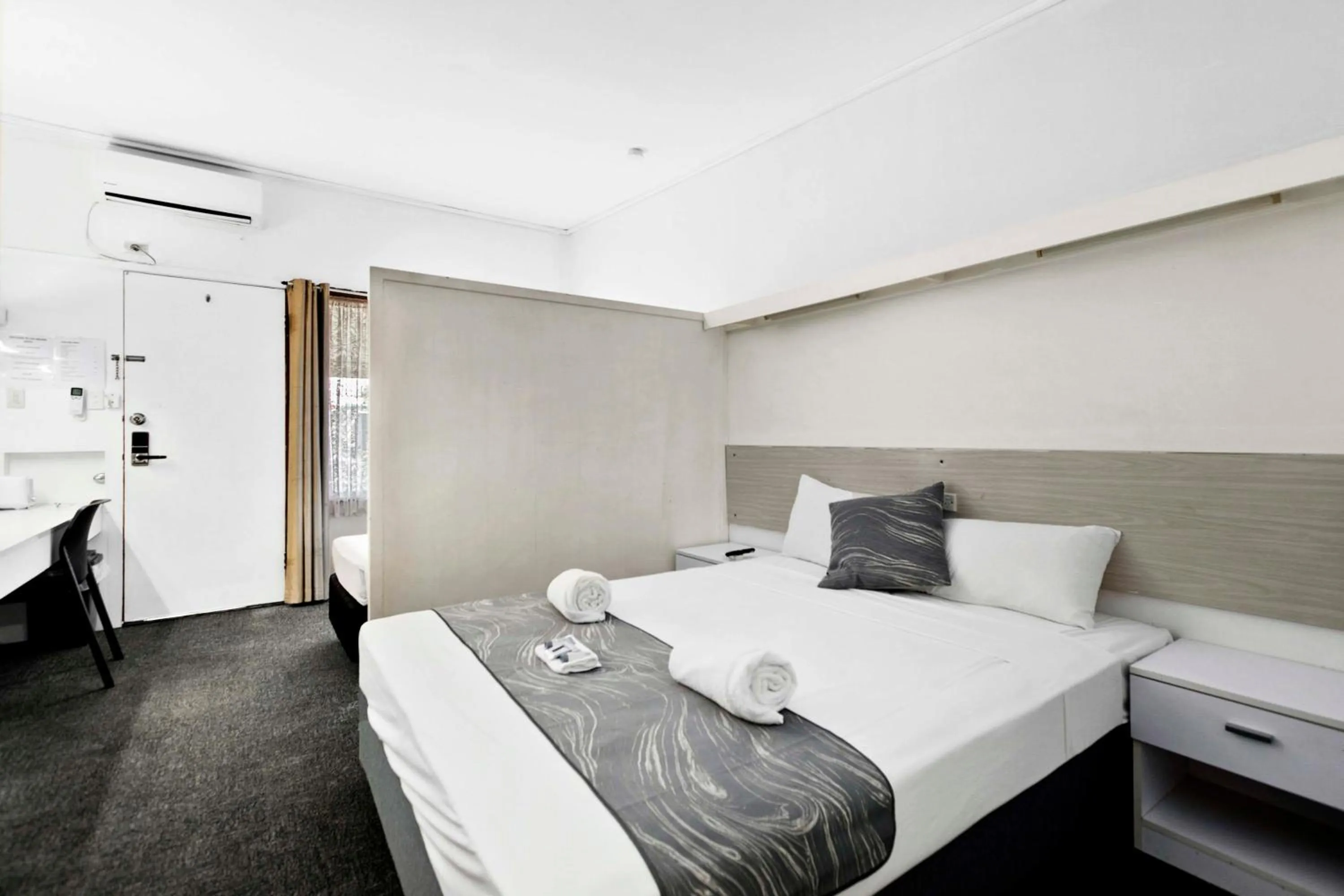 Bedroom, Bed in Arkana Motel Maryborough, SureStay Collection by Best Western