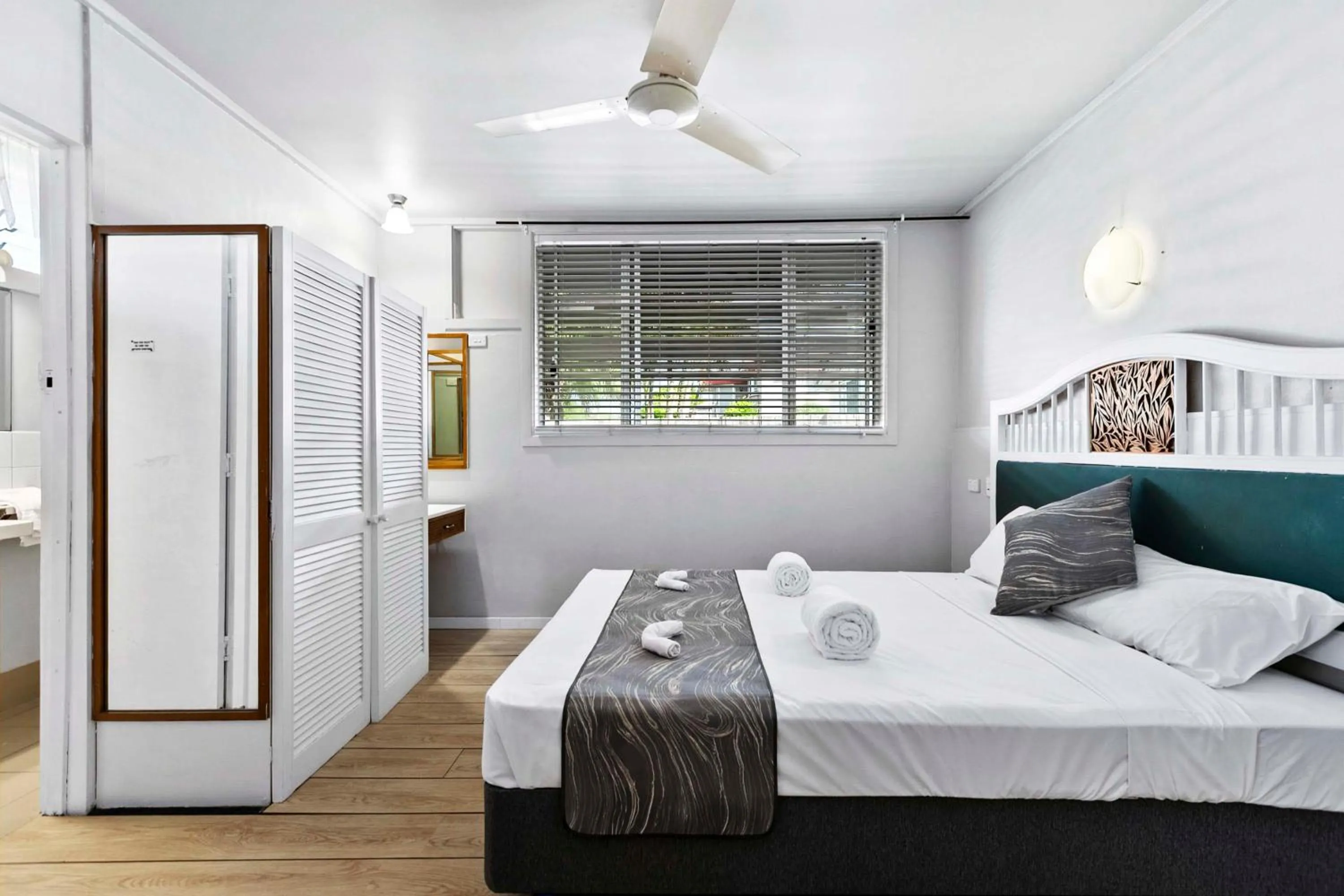 Bedroom, Bed in Arkana Motel Maryborough, SureStay Collection by Best Western