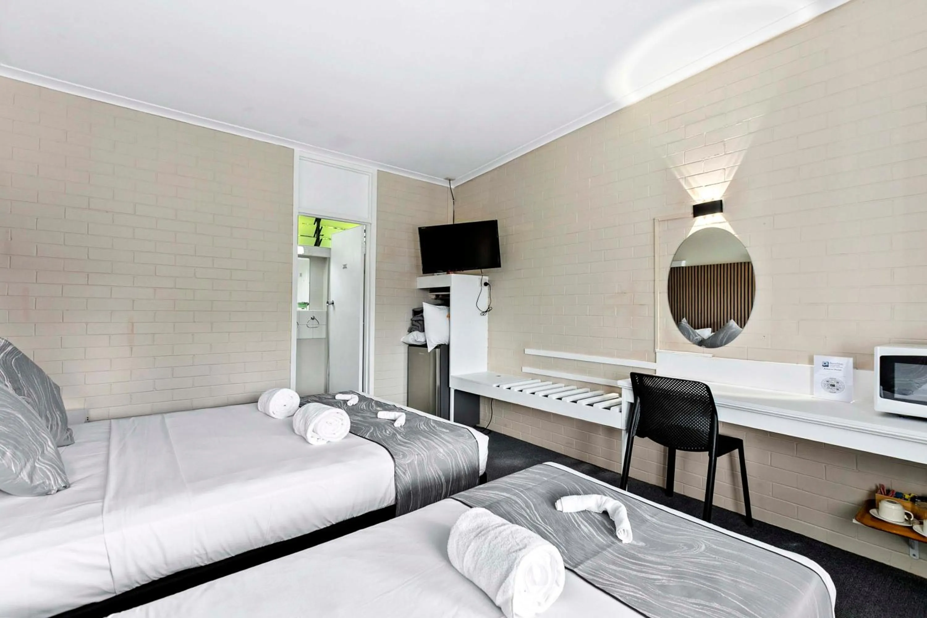 Bedroom, Bed in Arkana Motel Maryborough, SureStay Collection by Best Western