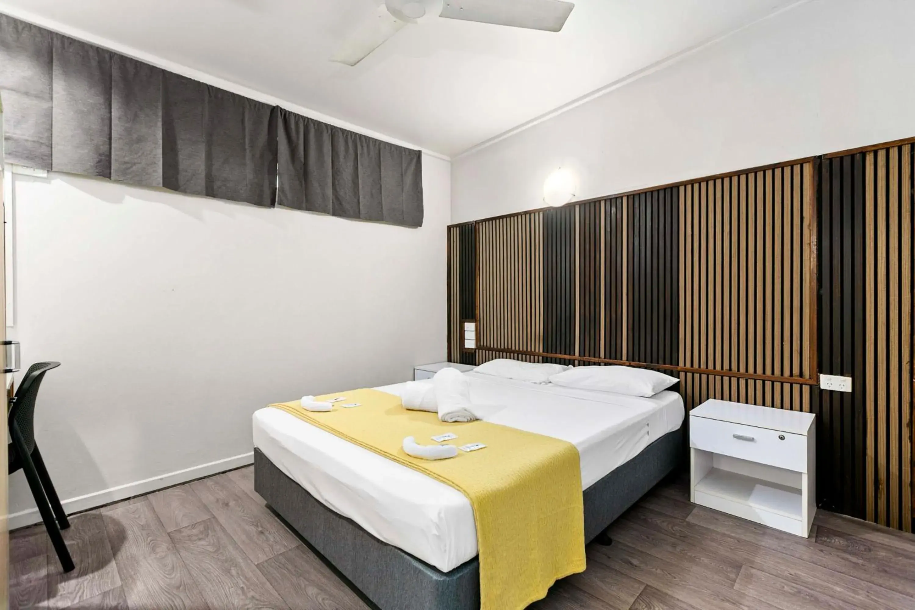 Queen Room (Non Pet Friendly) in Arkana Motel Queen Room (Non Pet Friendly) in Arkana Motel