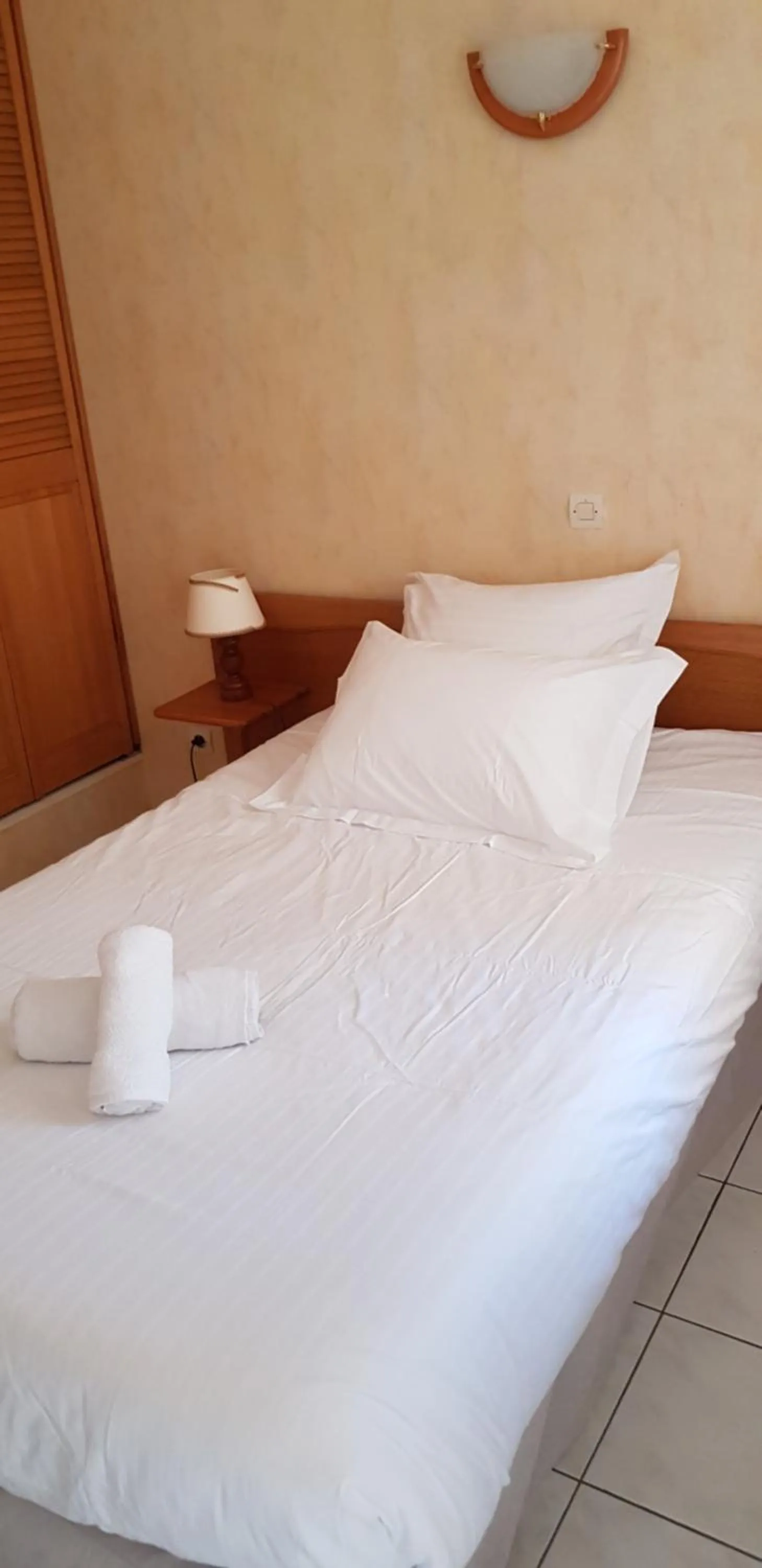 Bed in LOGIS - Hôtel & restaurant "L'envie des mets"