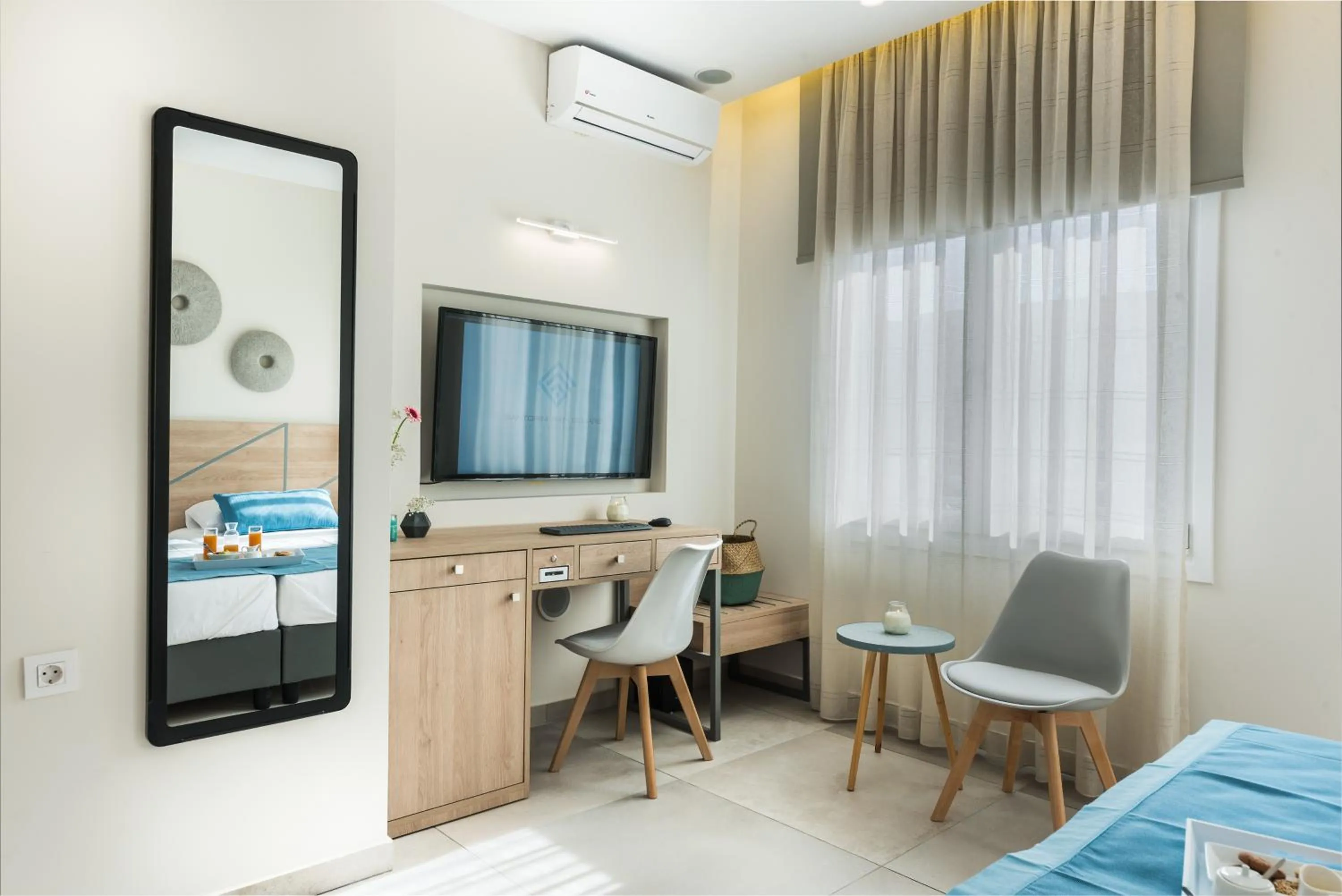 Other, Bed in Santorini Main Square