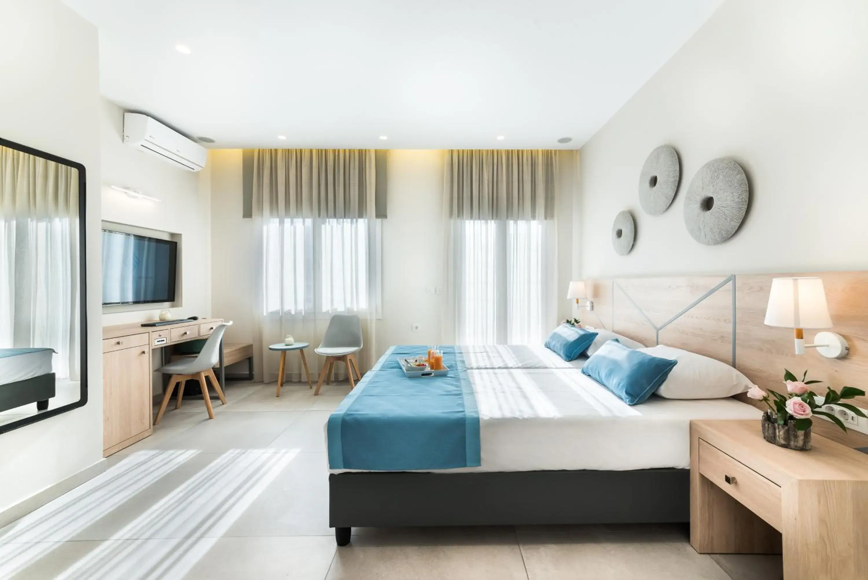 Deluxe Double or Twin Room with City View in Santorini Main Square Deluxe Double or Twin Room with City View in Santorini Main Square