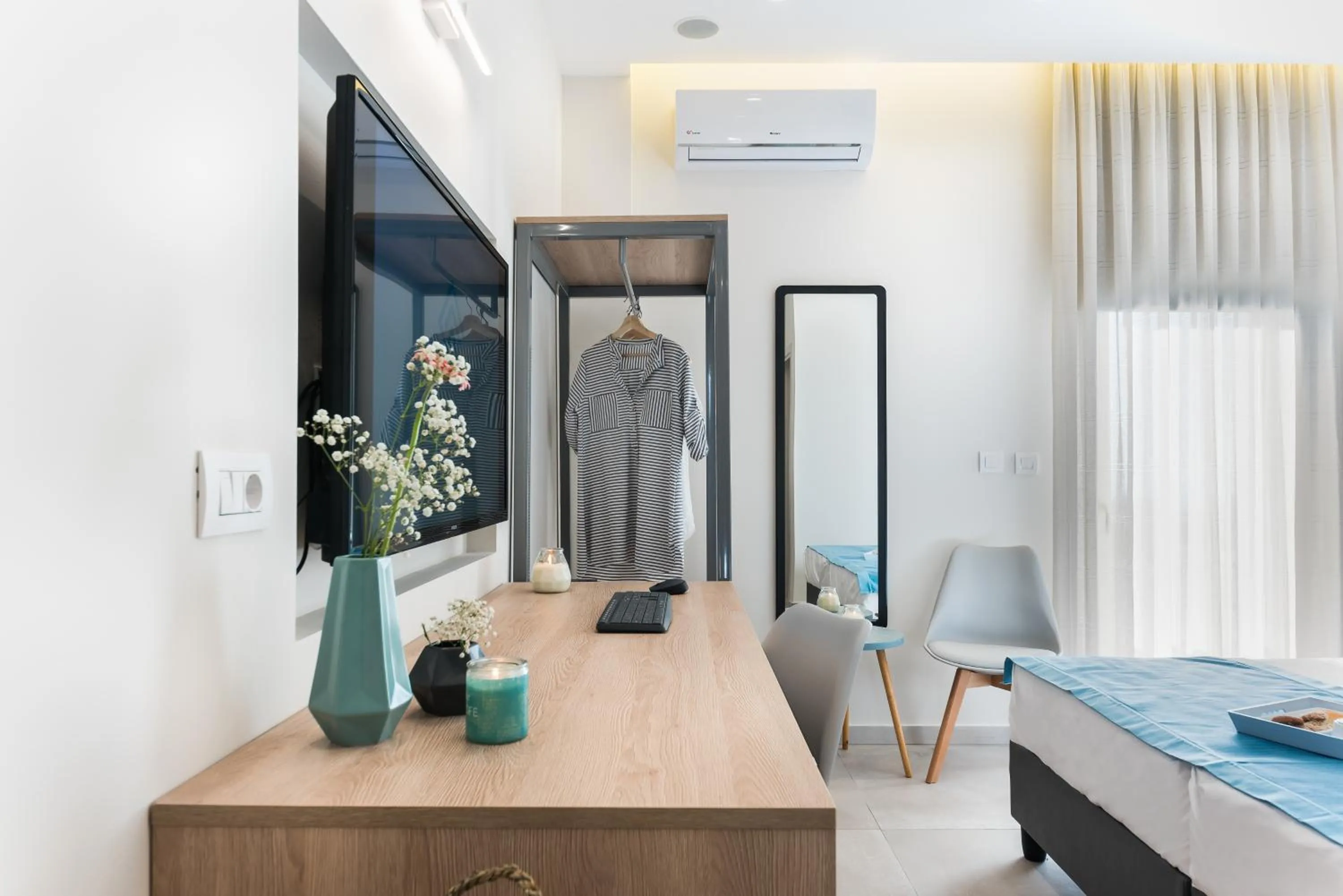 Time of day in Santorini Main Square