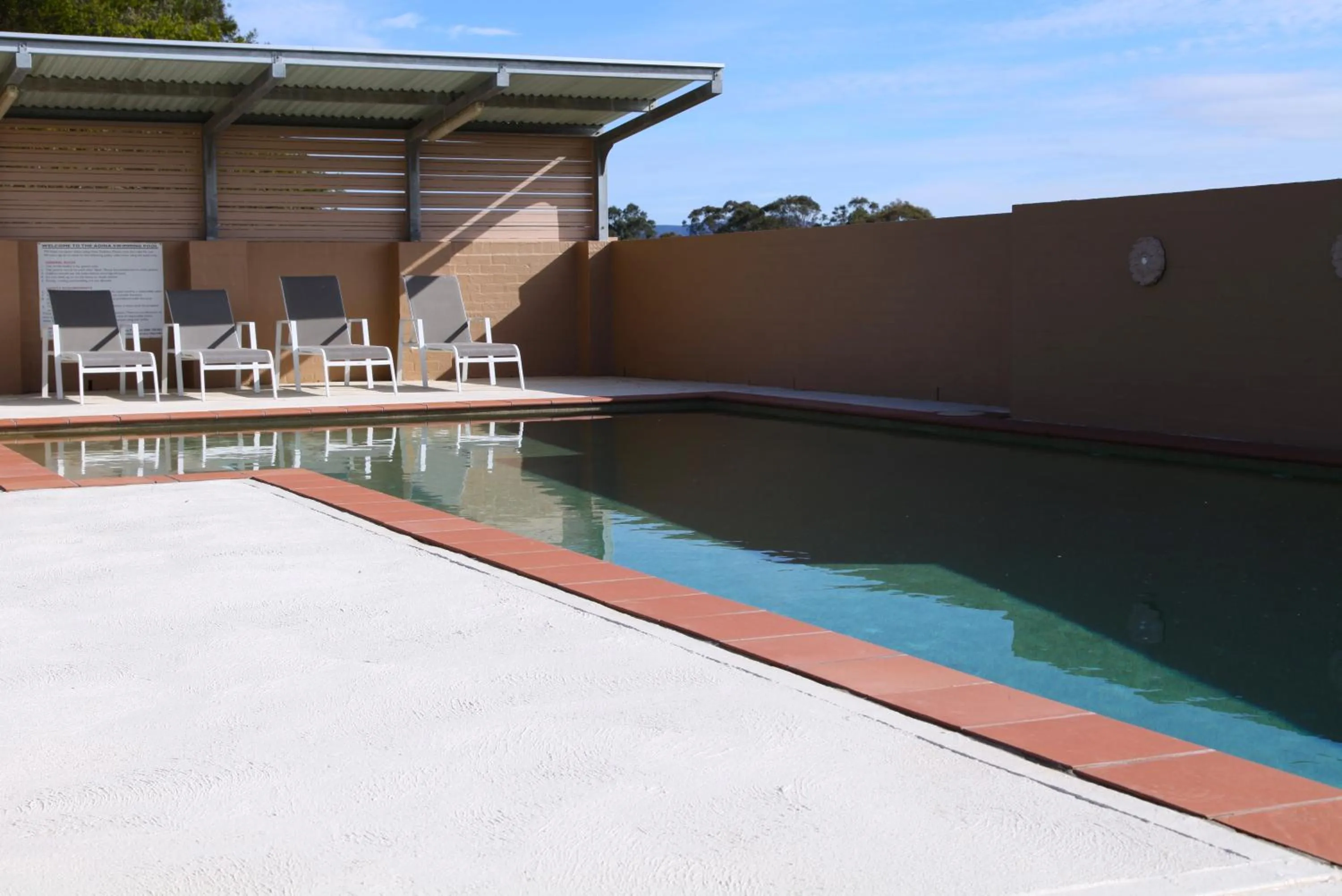 Swimming pool in Adina Vineyard