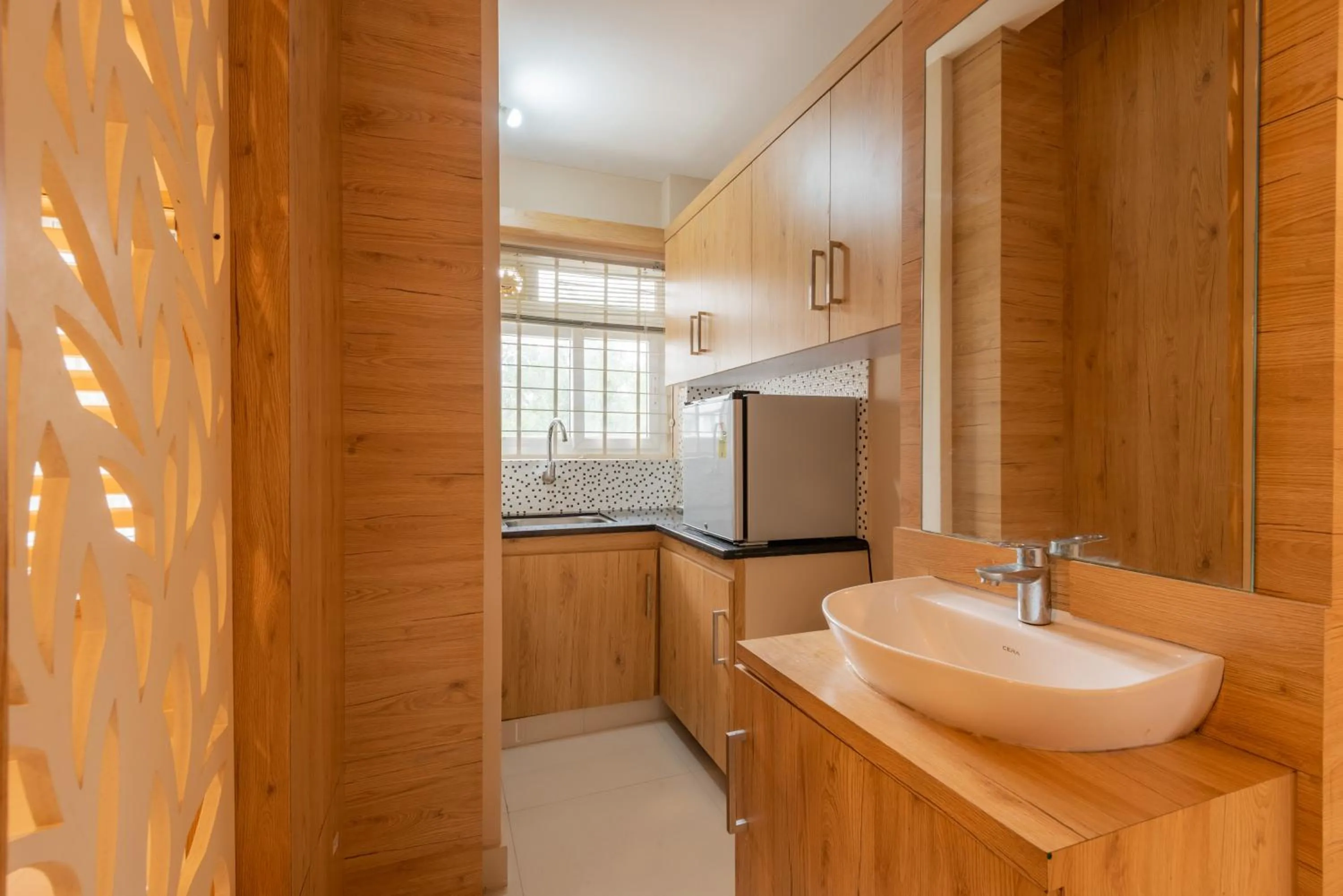 Daan Ambalath Maple Leaves