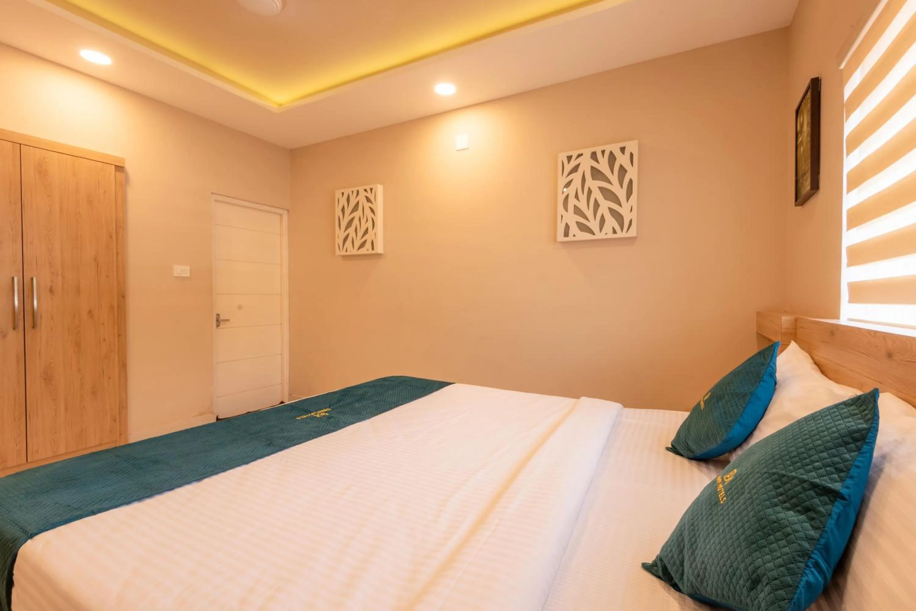 Bed in Daan Ambalath Maple Leaves